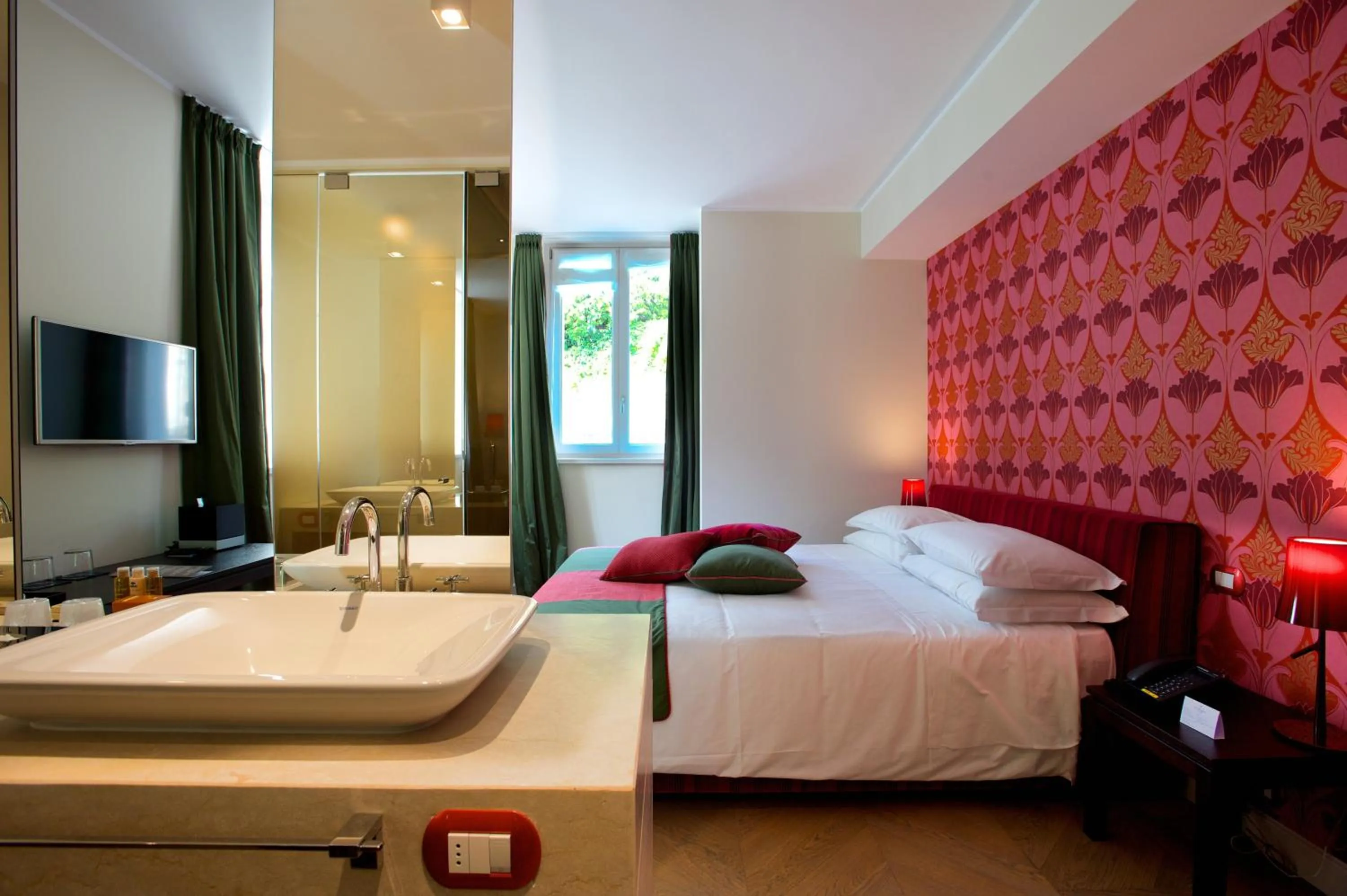 Photo of the whole room, Bed in Fuori Porta House