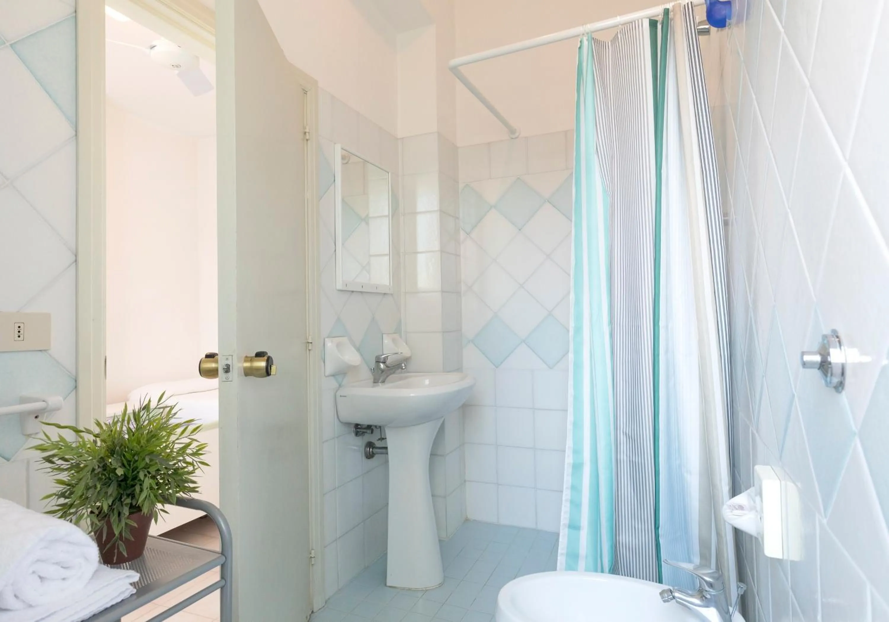 Bathroom in Hotel Dinarica