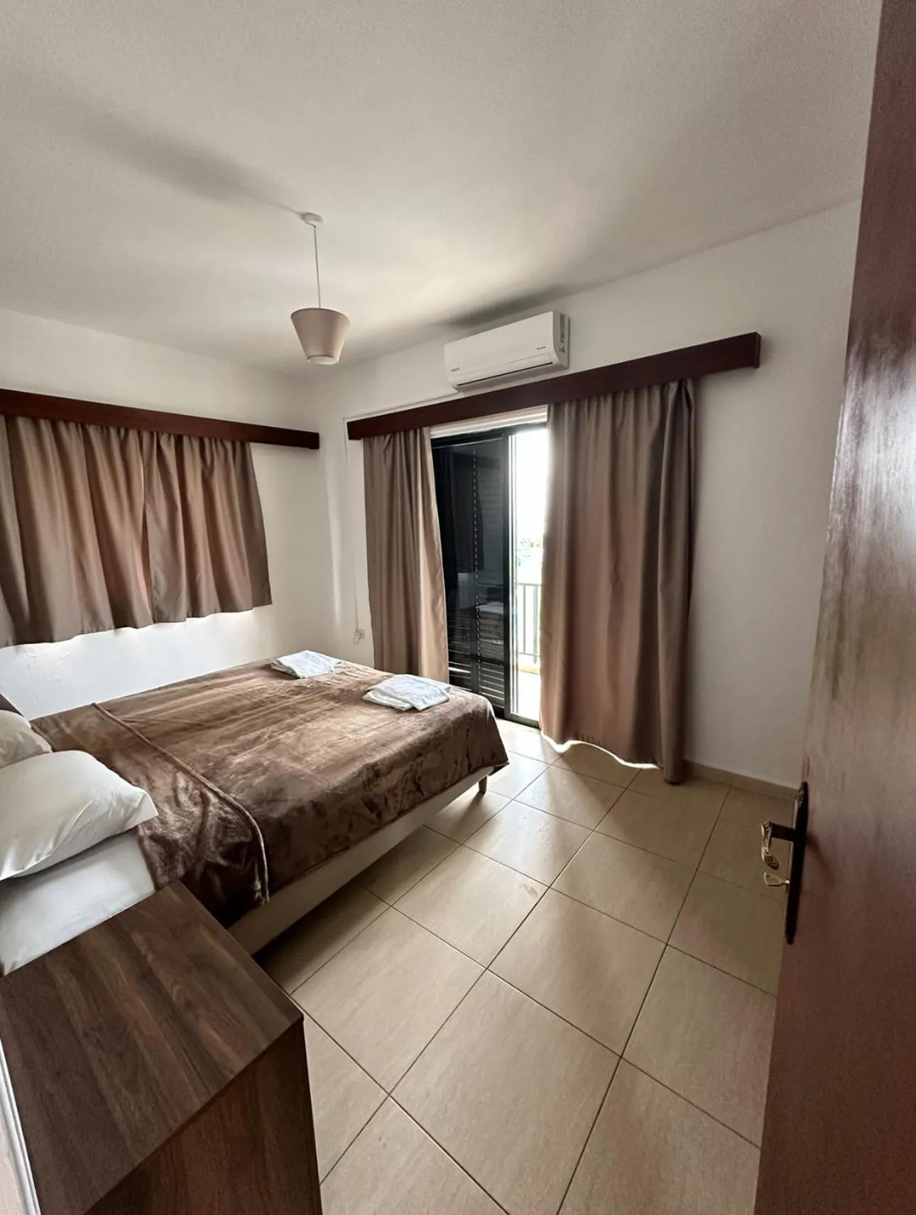 Bed in New York Plaza Hotel Apartments