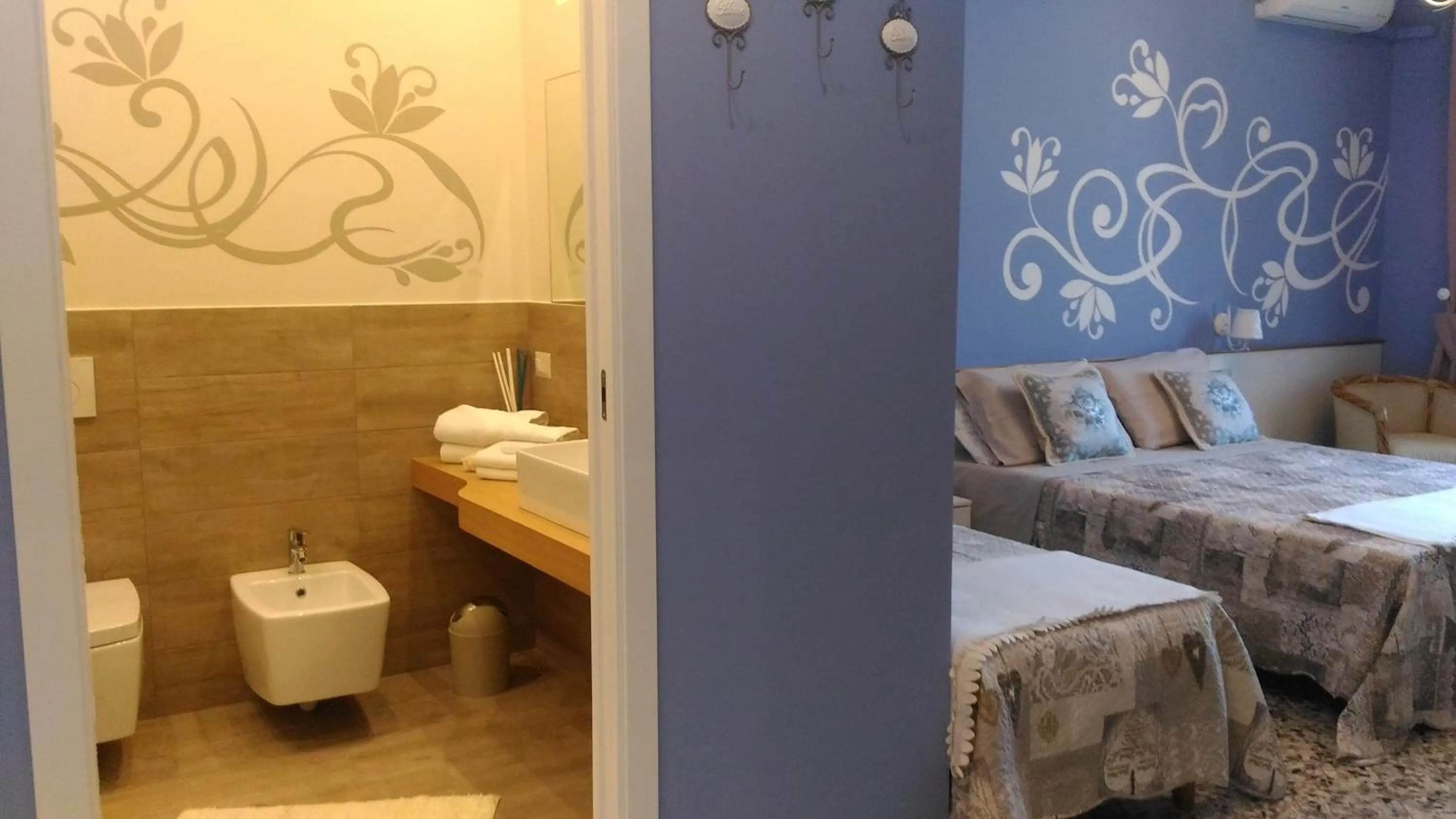 Bathroom, Bed in B&B Villa Raineri