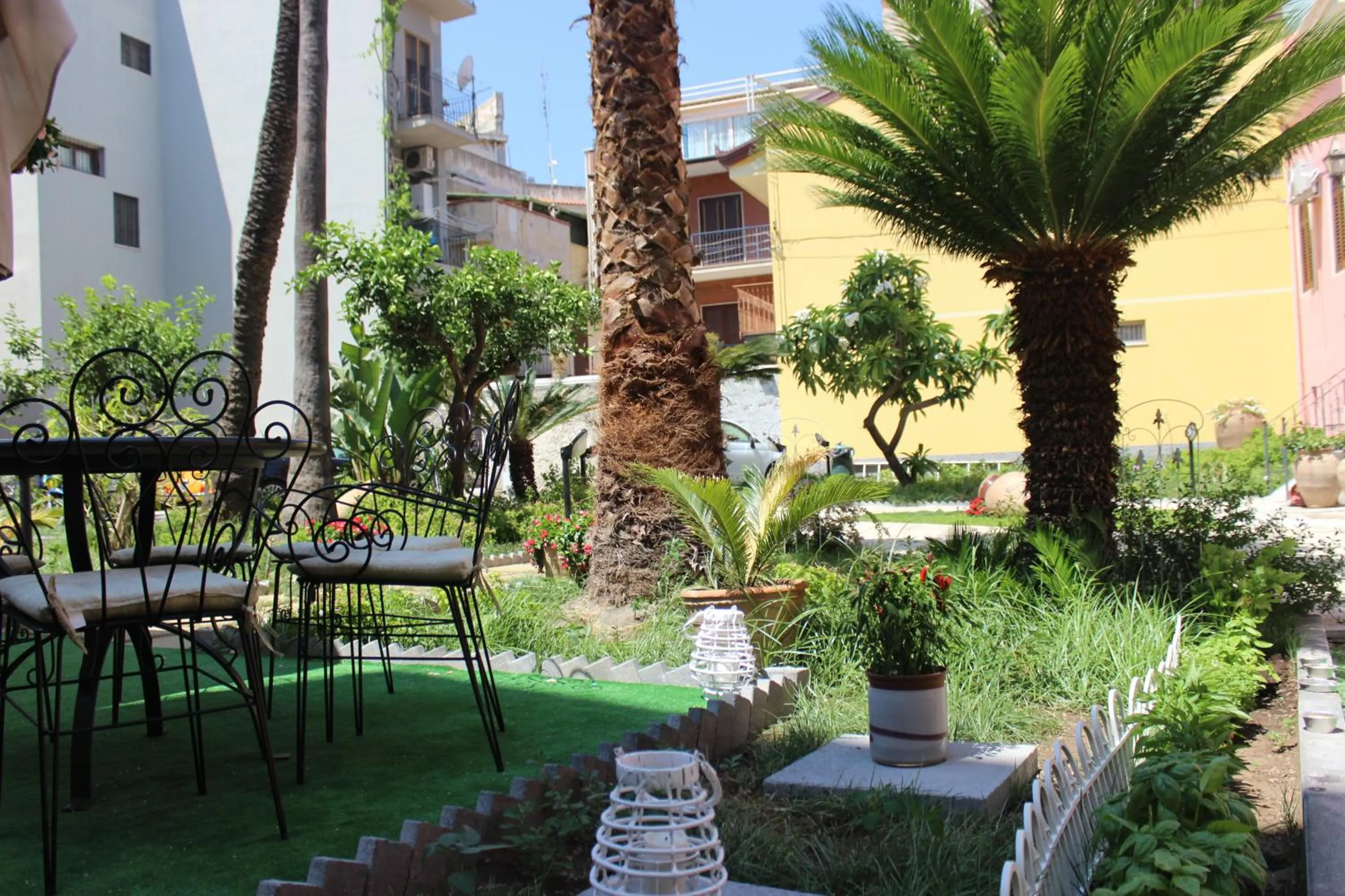 Garden view in B&B Villa Raineri