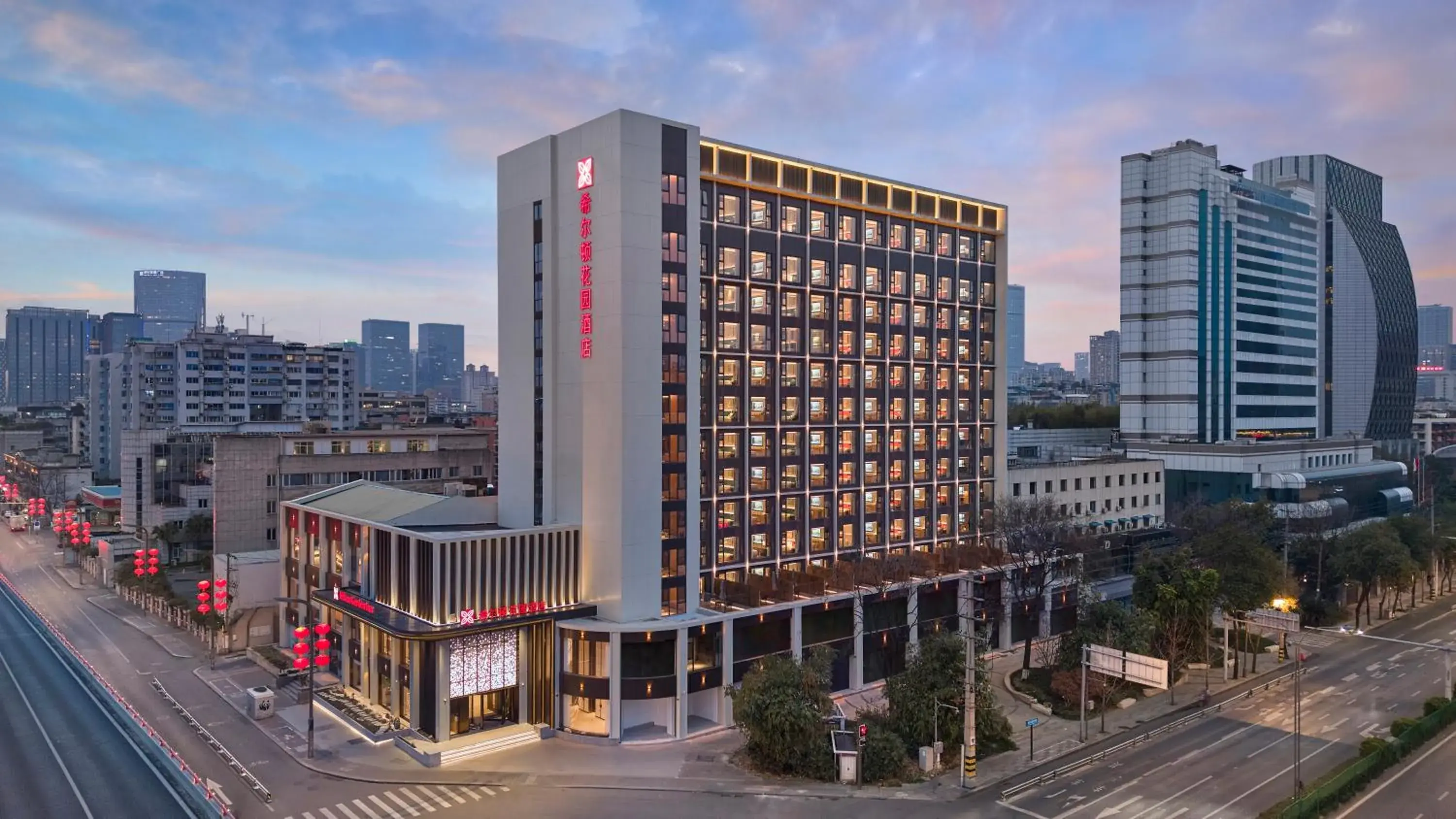 Street view in Hilton Garden Inn Chengdu Tianfu Panda Tower Street view in Hilton Garden Inn Chengdu Tianfu Panda Tower