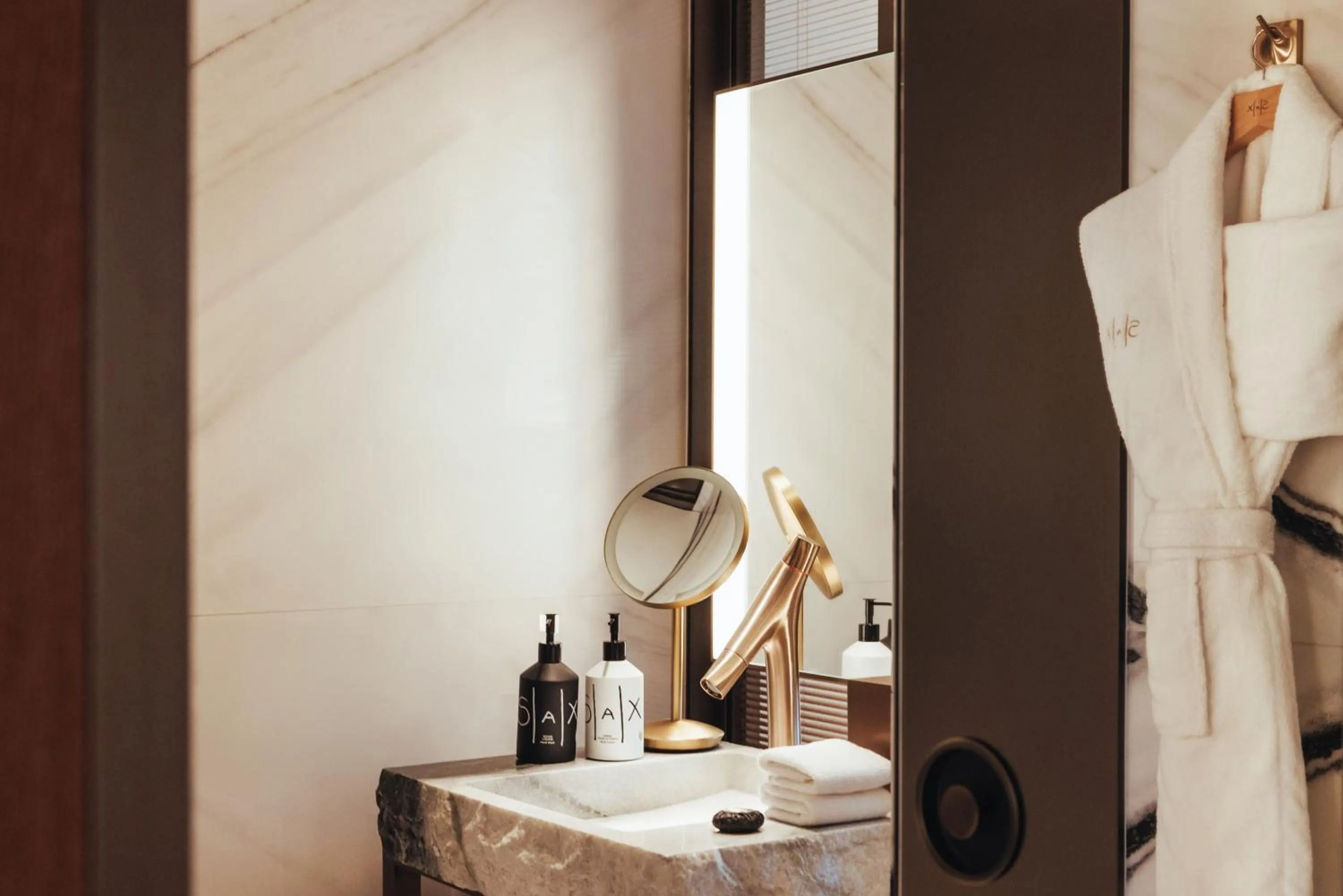 Bathroom in Hotel SAX Paris, LXR Hotels & Resorts