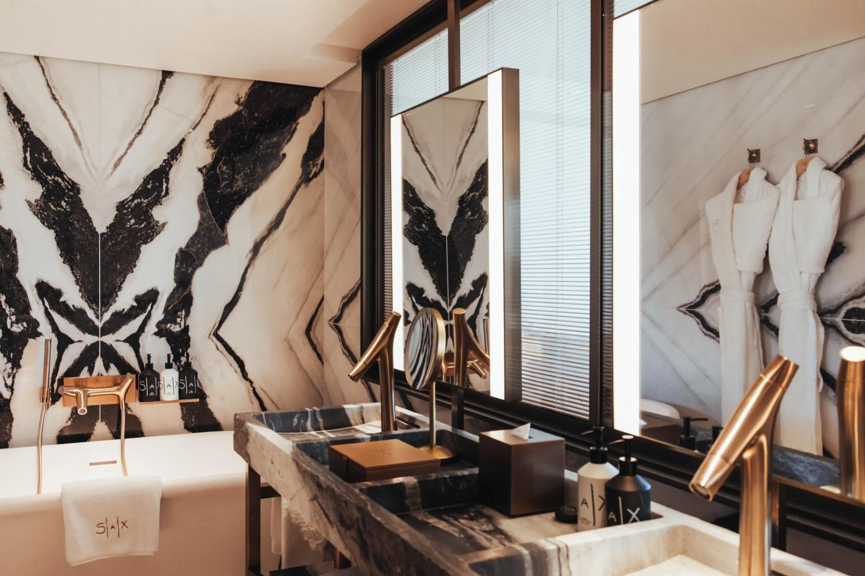 Bathroom in Hotel SAX Paris, LXR Hotels & Resorts