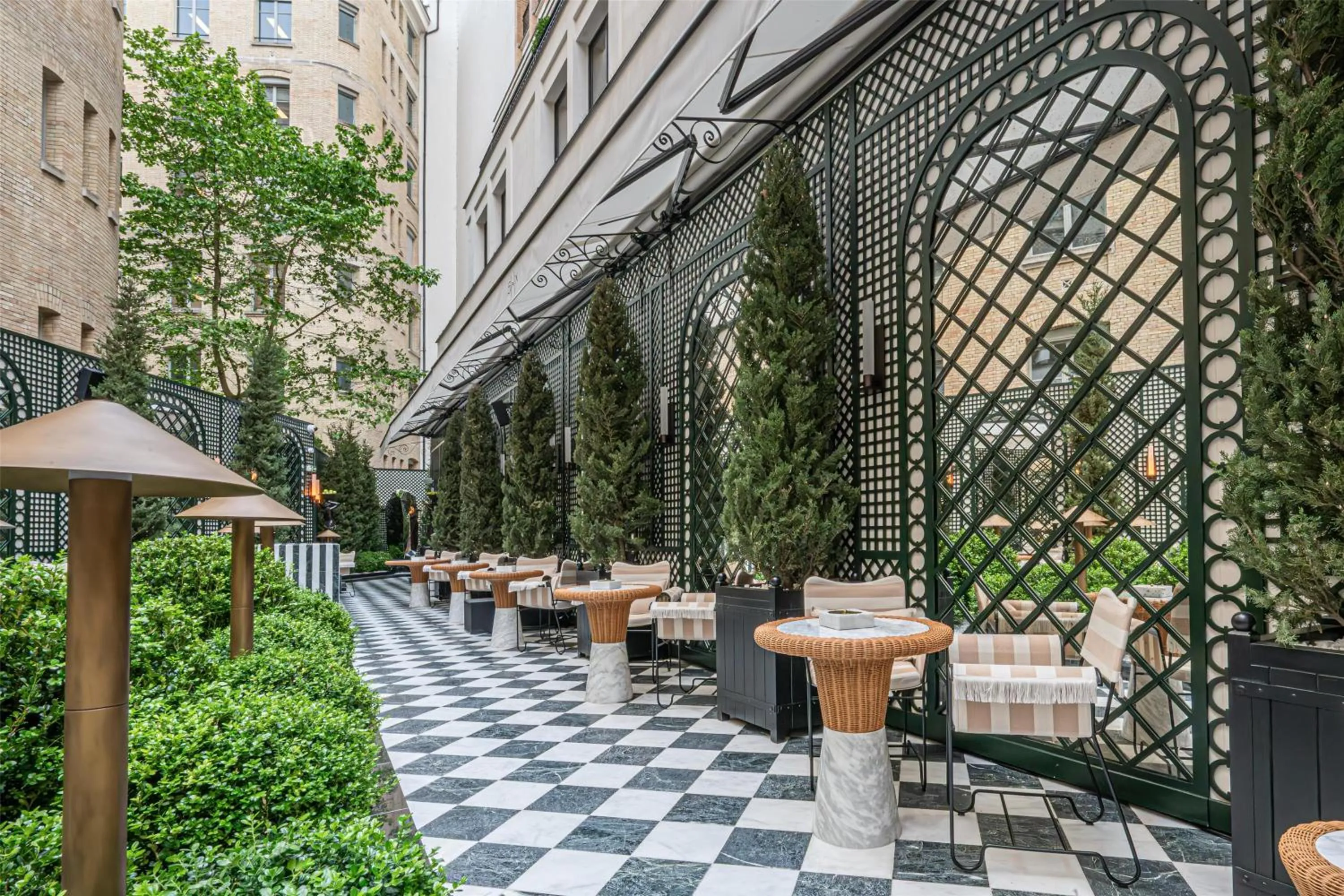 Restaurant/places to eat in Hotel SAX Paris, LXR Hotels & Resorts