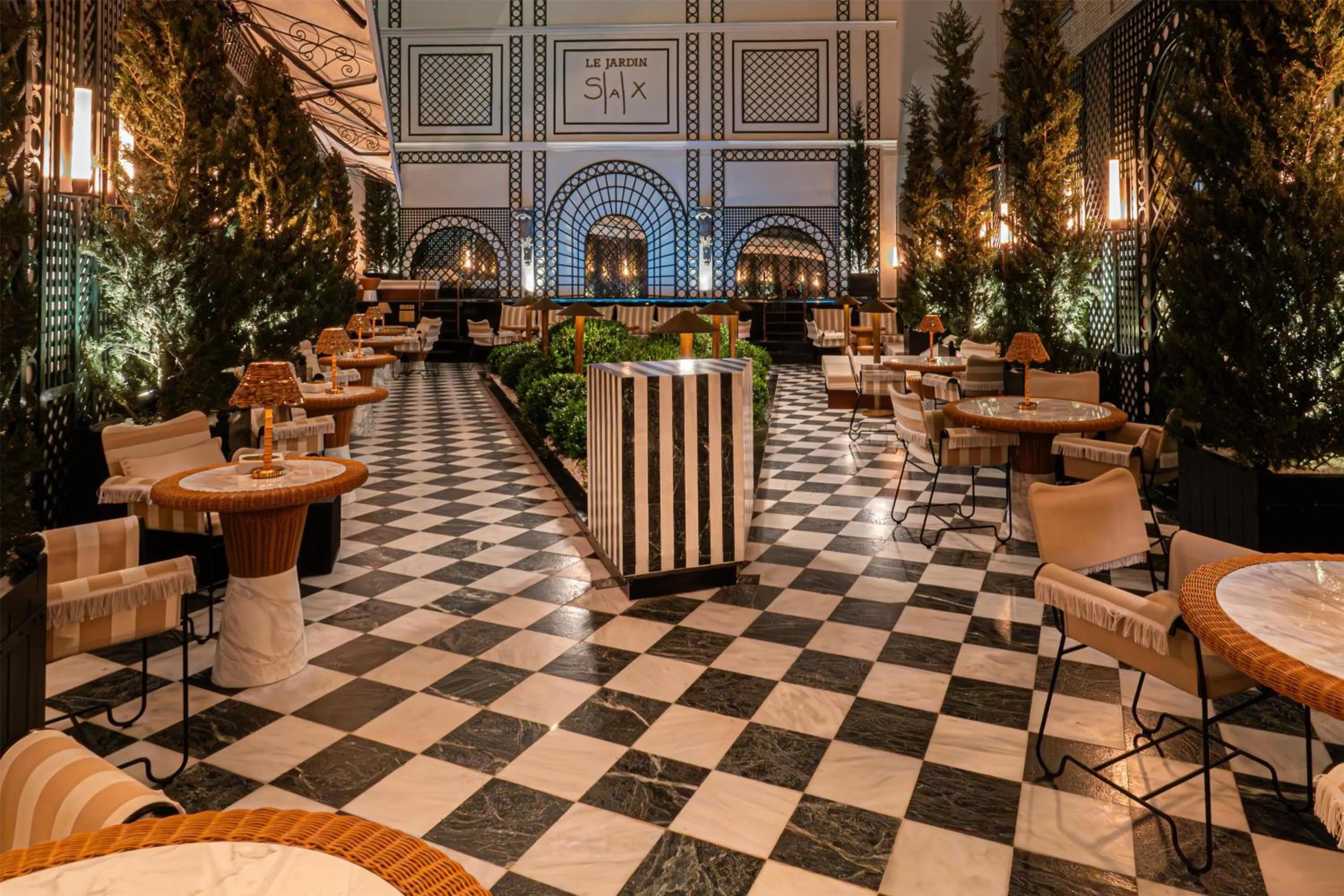 Restaurant/places to eat in Hotel SAX Paris, LXR Hotels & Resorts