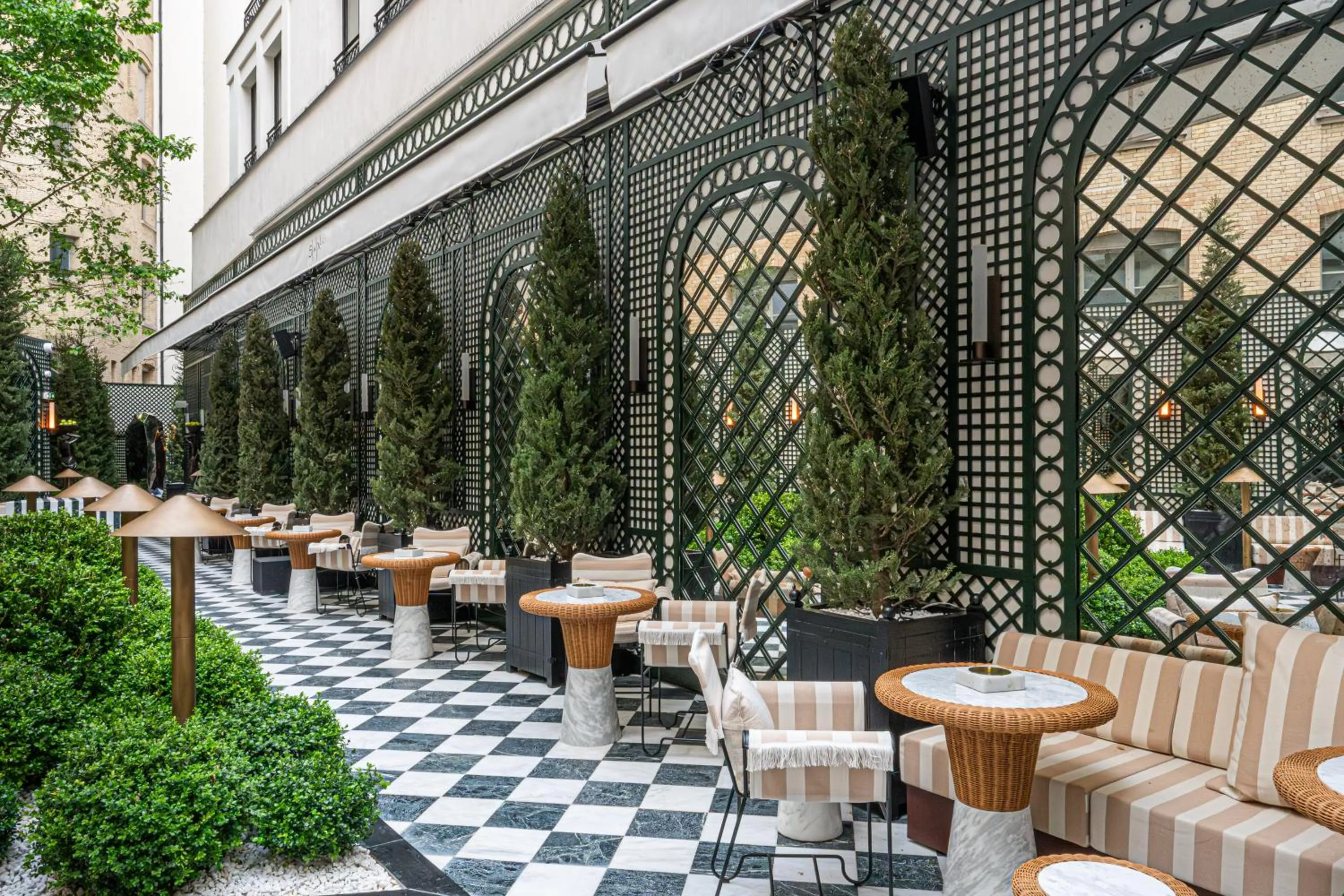 Restaurant/places to eat in Hotel SAX Paris, LXR Hotels & Resorts