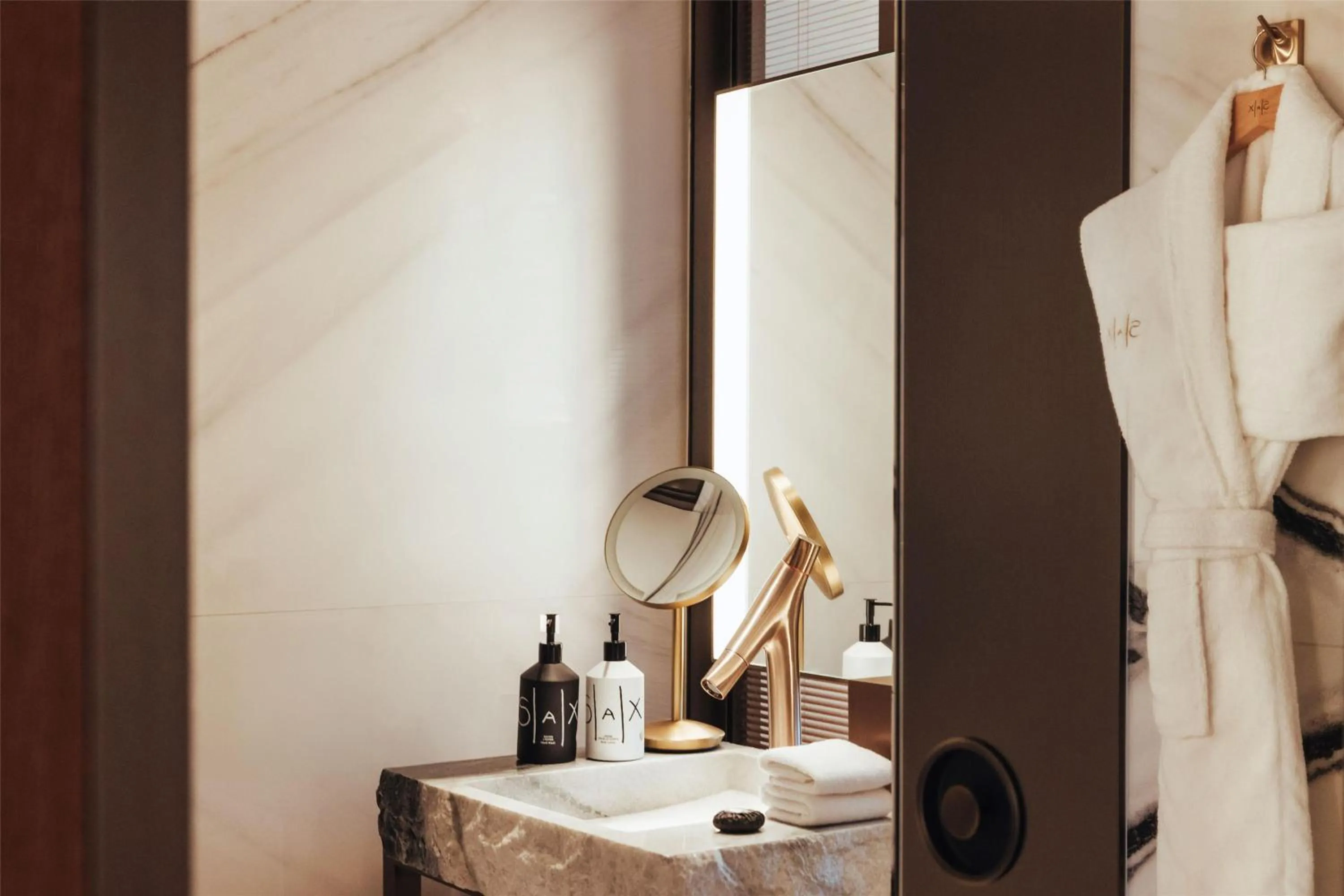 Bathroom in Hotel SAX Paris, LXR Hotels & Resorts