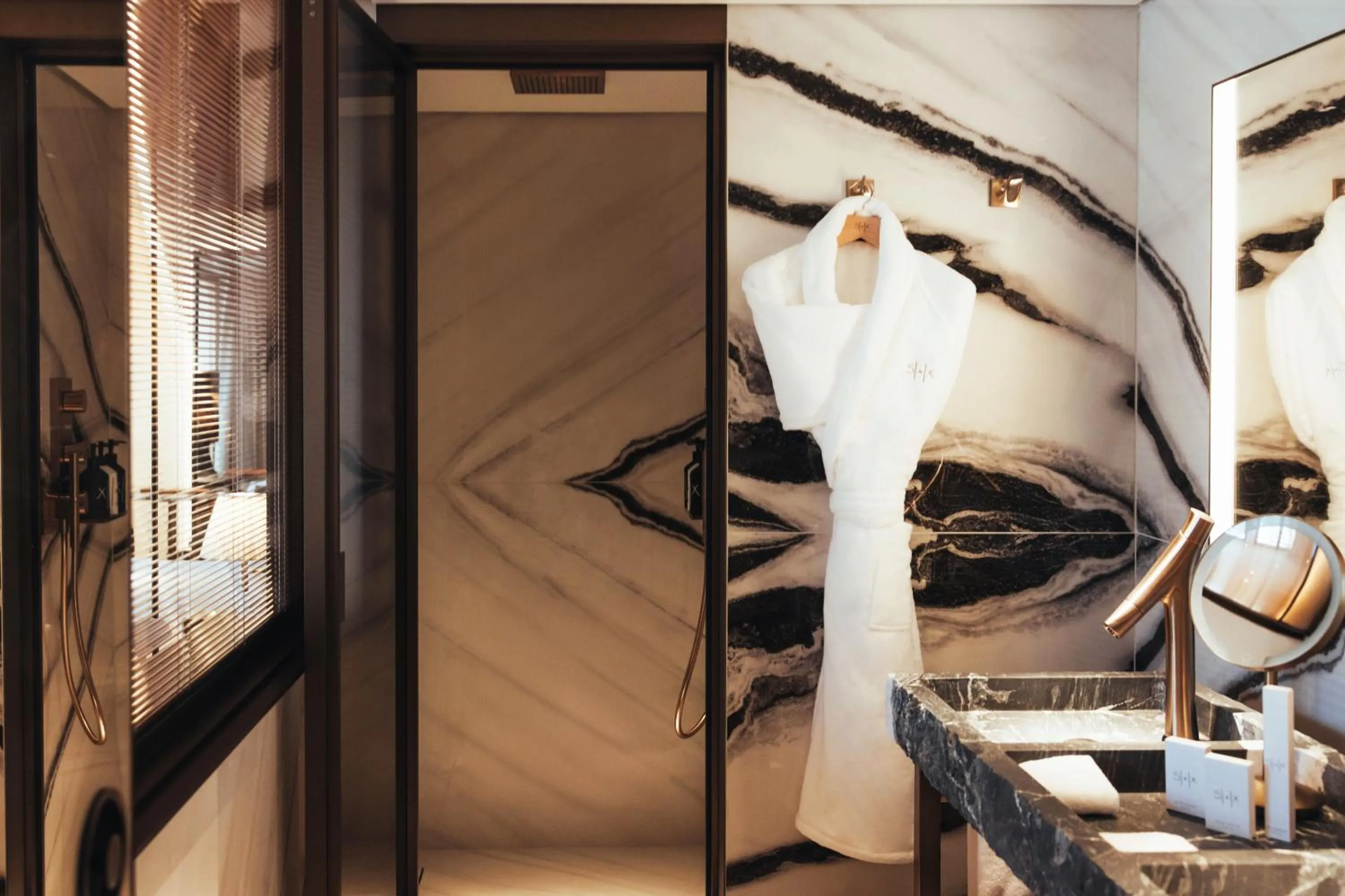 Bathroom in Hotel SAX Paris, LXR Hotels & Resorts