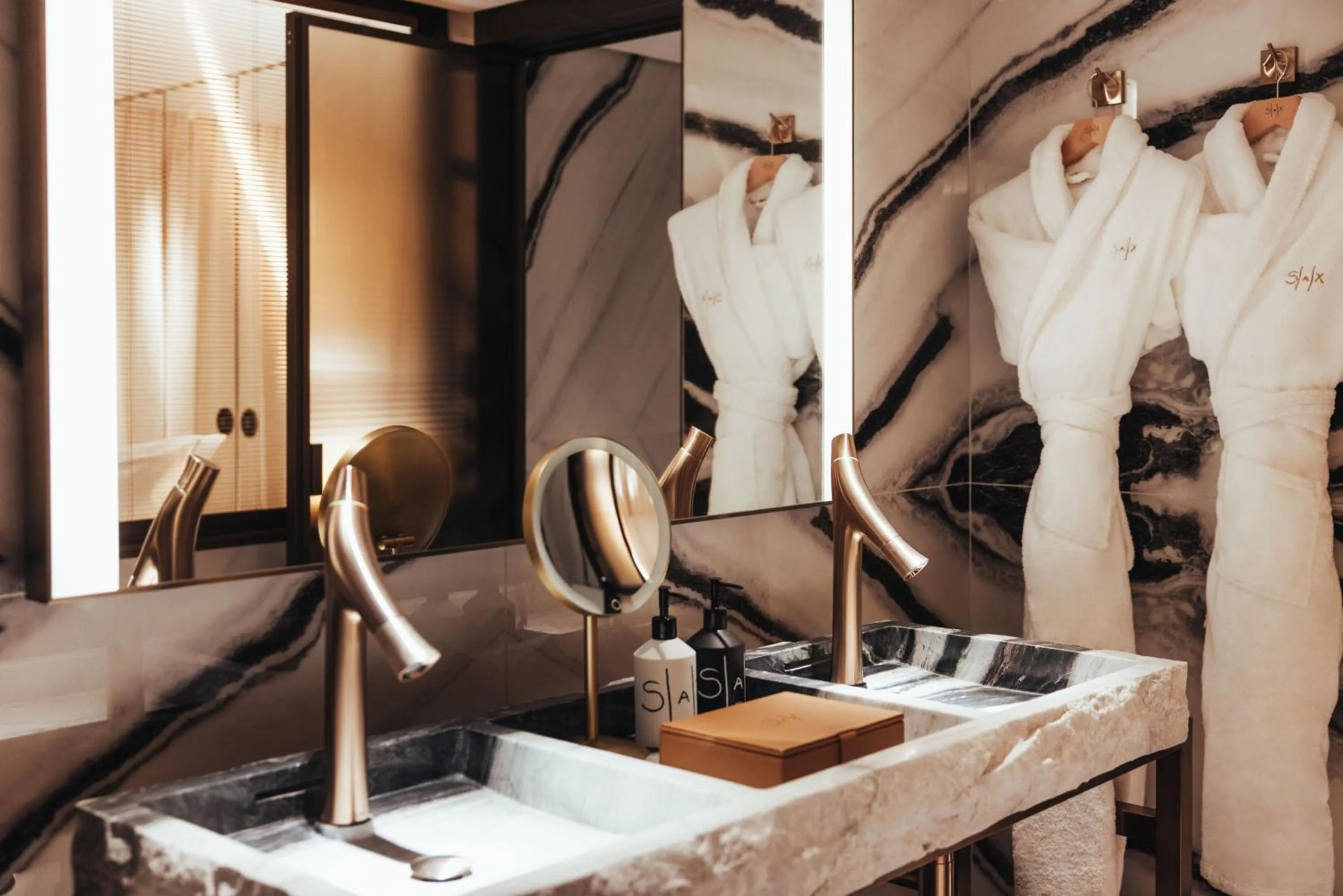 Bathroom in Hotel SAX Paris, LXR Hotels & Resorts