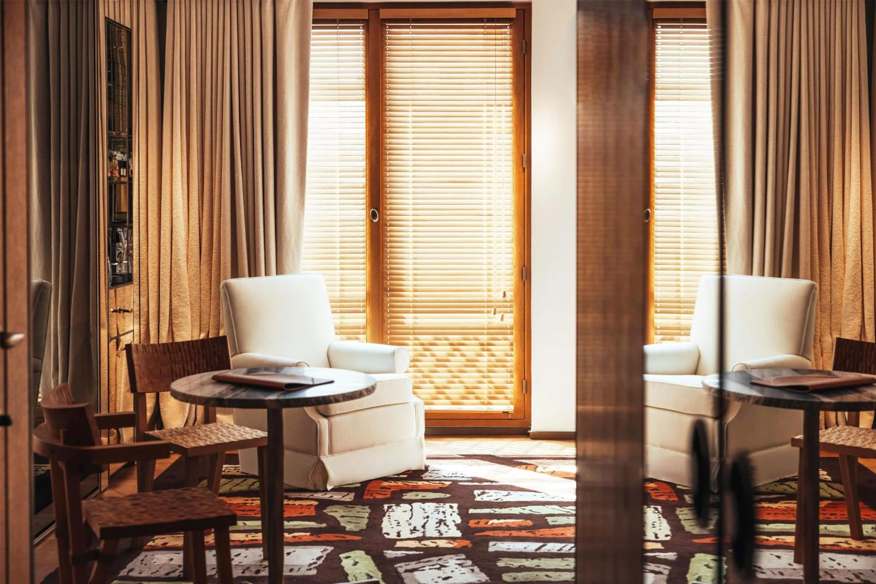 Living room in Hotel SAX Paris, LXR Hotels & Resorts