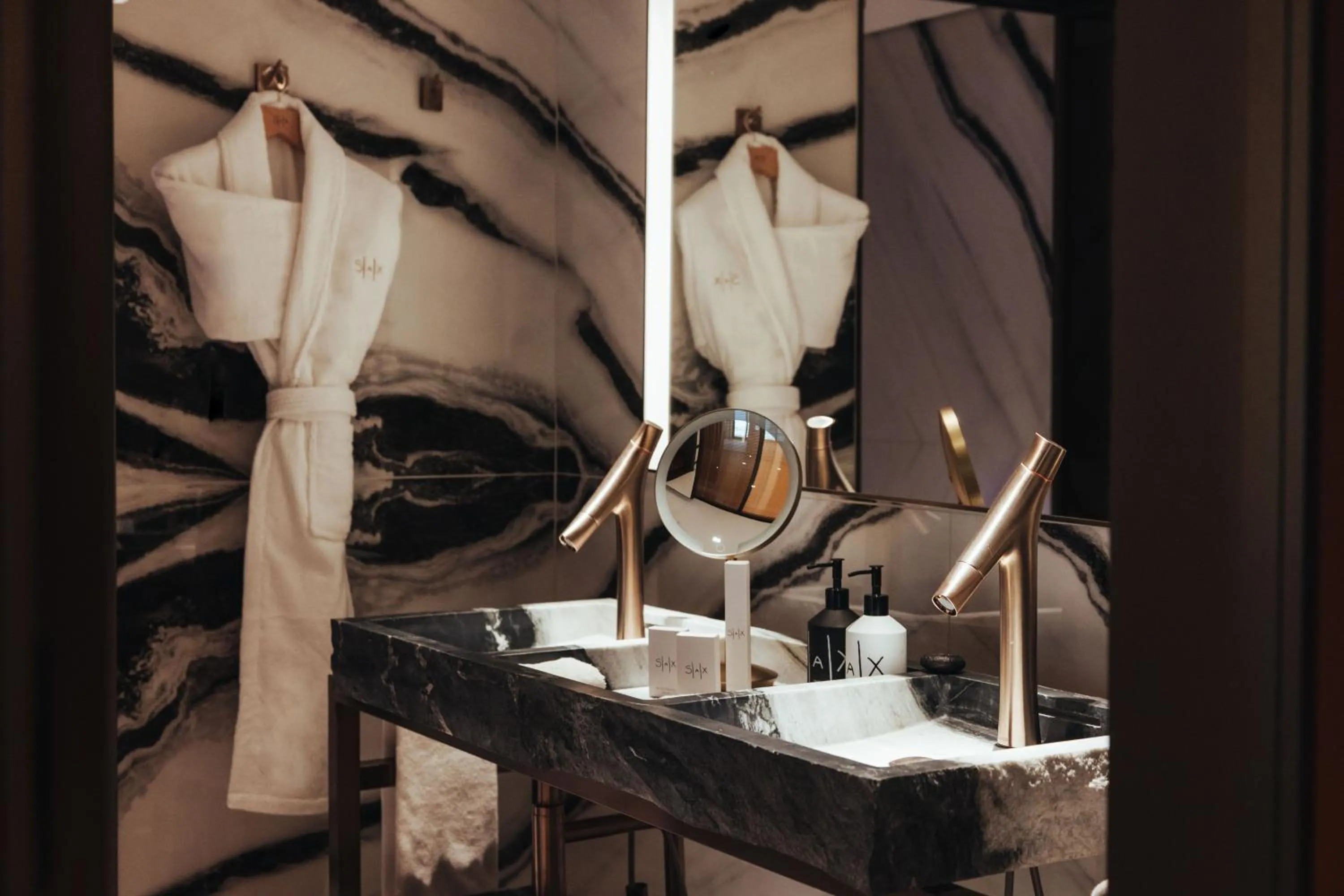 Bathroom in Hotel SAX Paris, LXR Hotels & Resorts