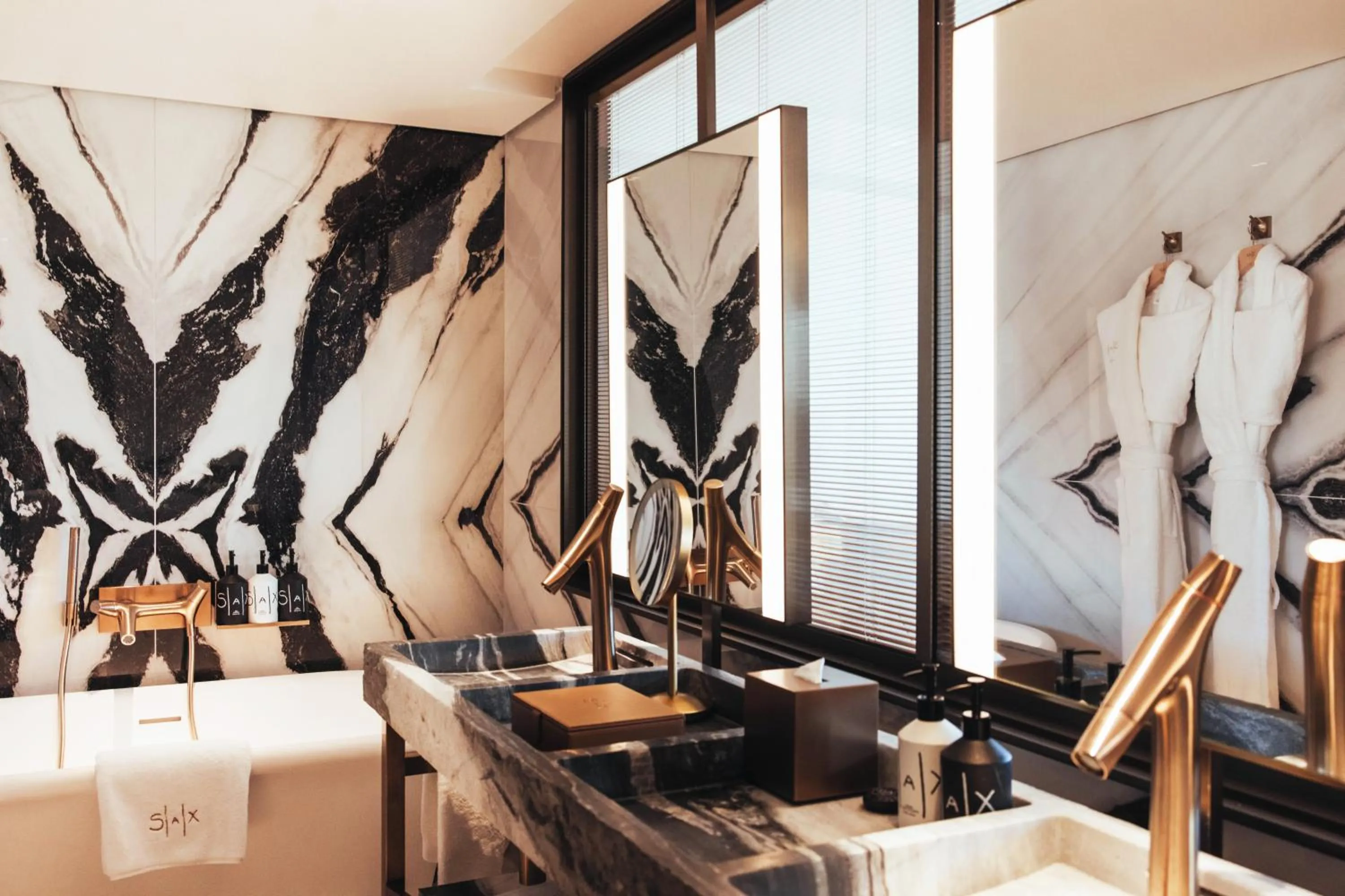 Bathroom in Hotel SAX Paris, LXR Hotels & Resorts
