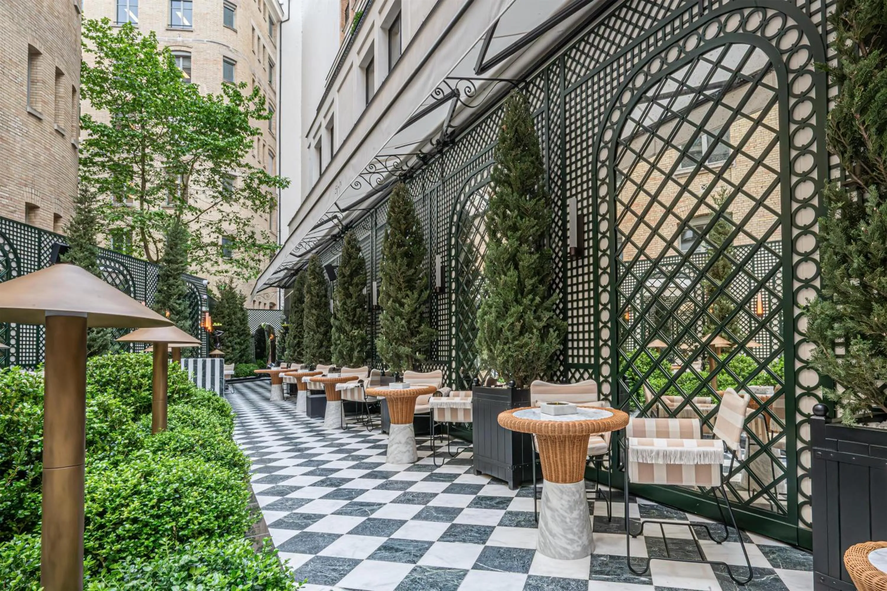 Restaurant/places to eat in Hotel SAX Paris, LXR Hotels & Resorts