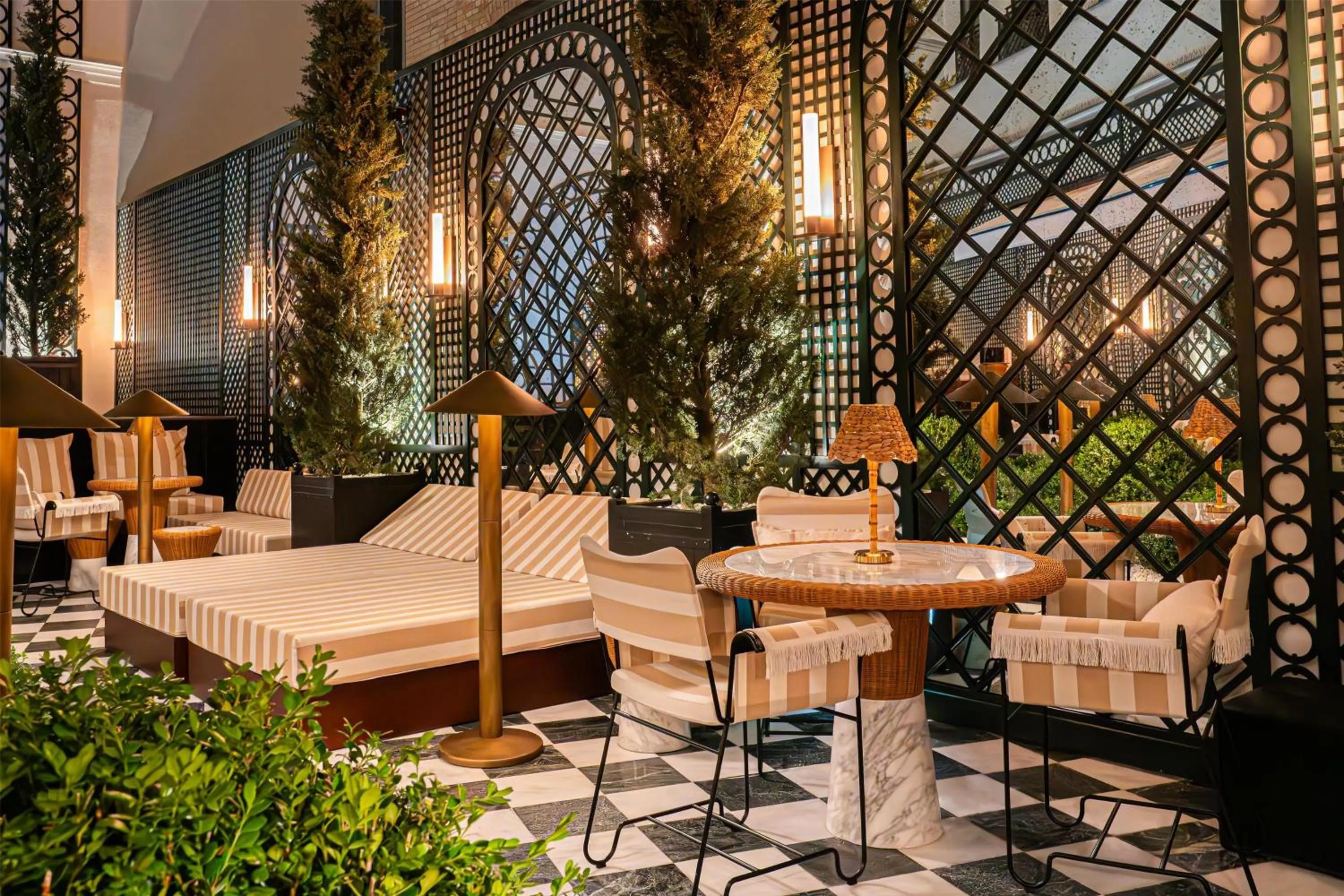 Restaurant/places to eat in Hotel SAX Paris, LXR Hotels & Resorts