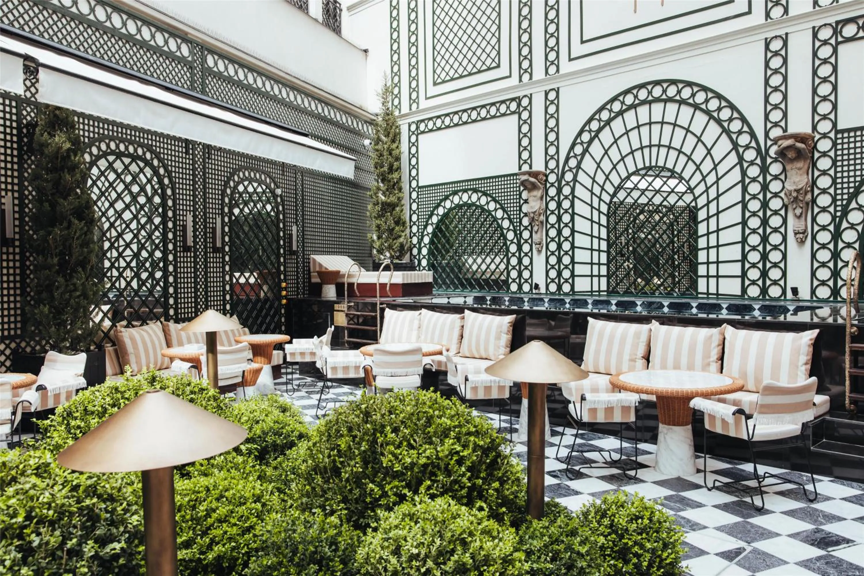 Dining area in Hotel SAX Paris, LXR Hotels & Resorts