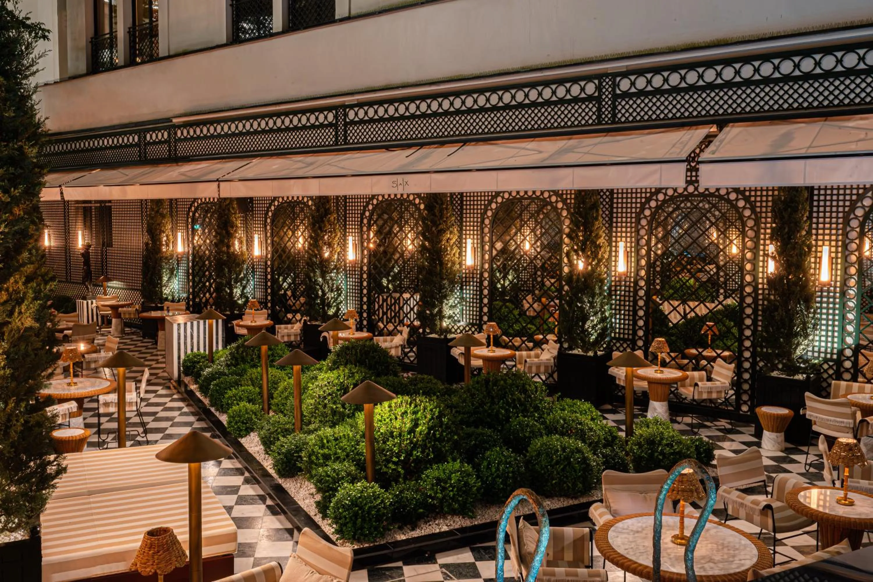 Restaurant/places to eat in Hotel SAX Paris, LXR Hotels & Resorts