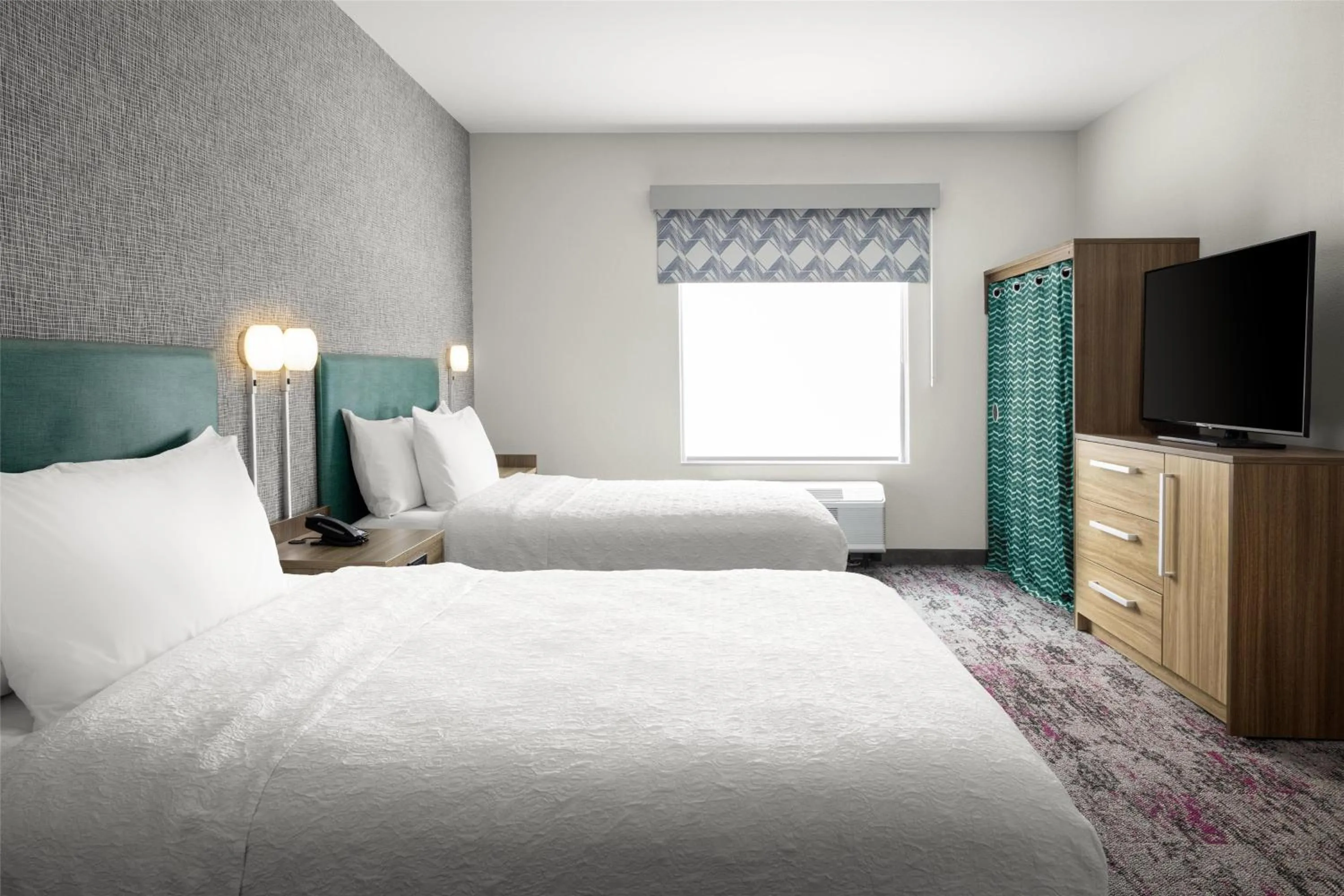 Bed in Home2 Suites By Hilton Dry Ridge