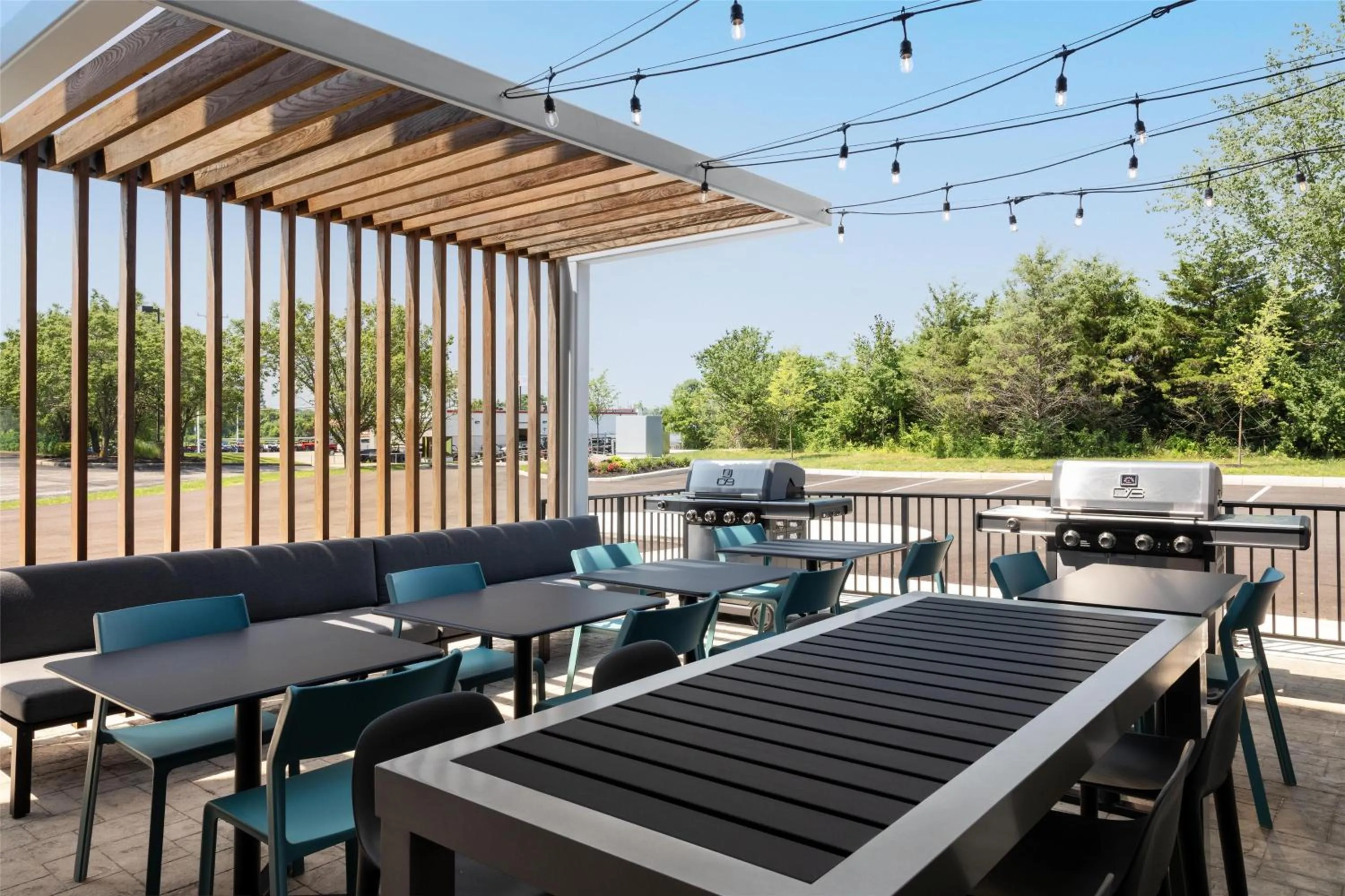 Dining area in Home2 Suites By Hilton Dry Ridge