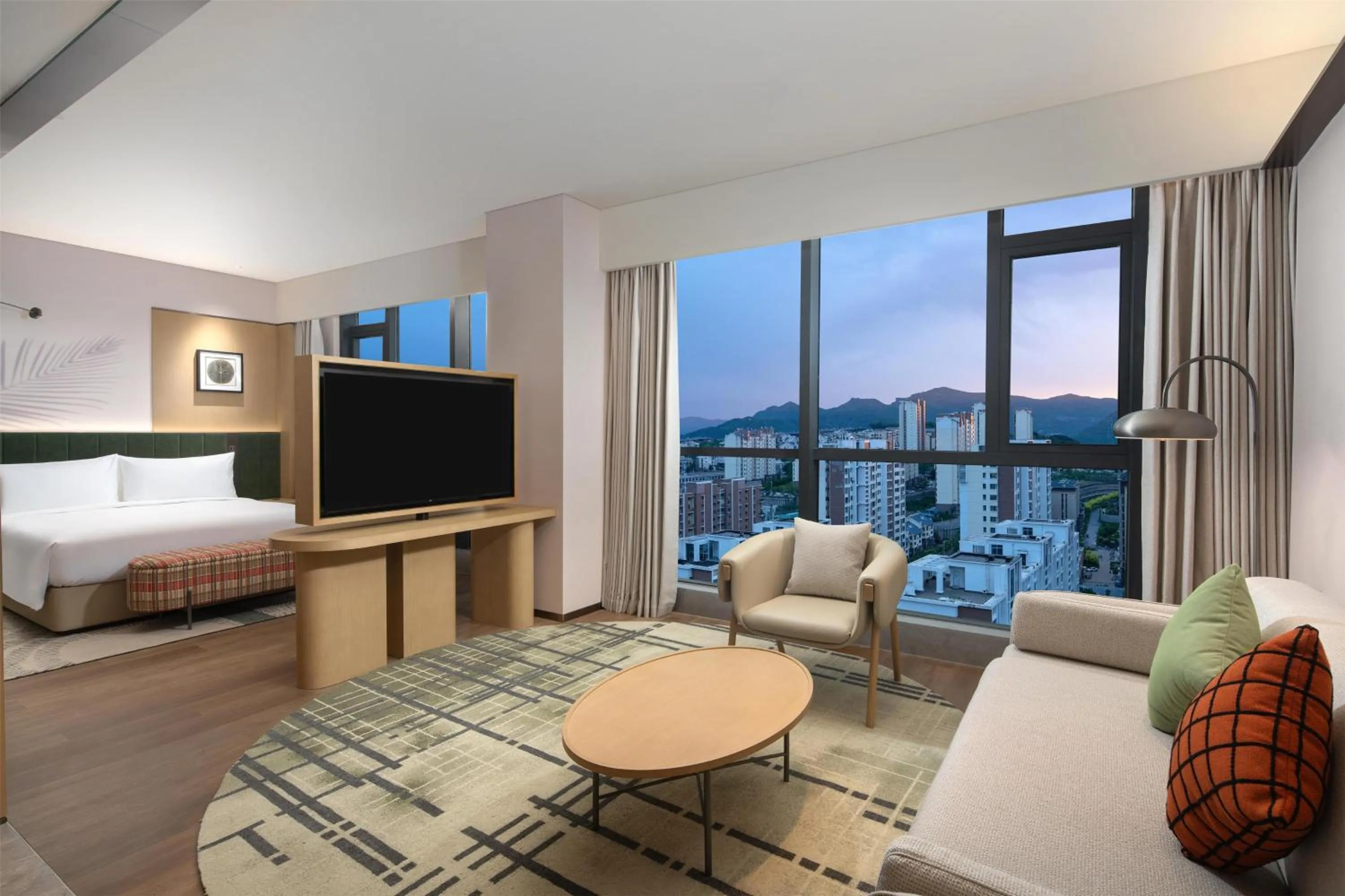 Living room, Bed in Hilton Garden Inn Chengde High-Tech Zone