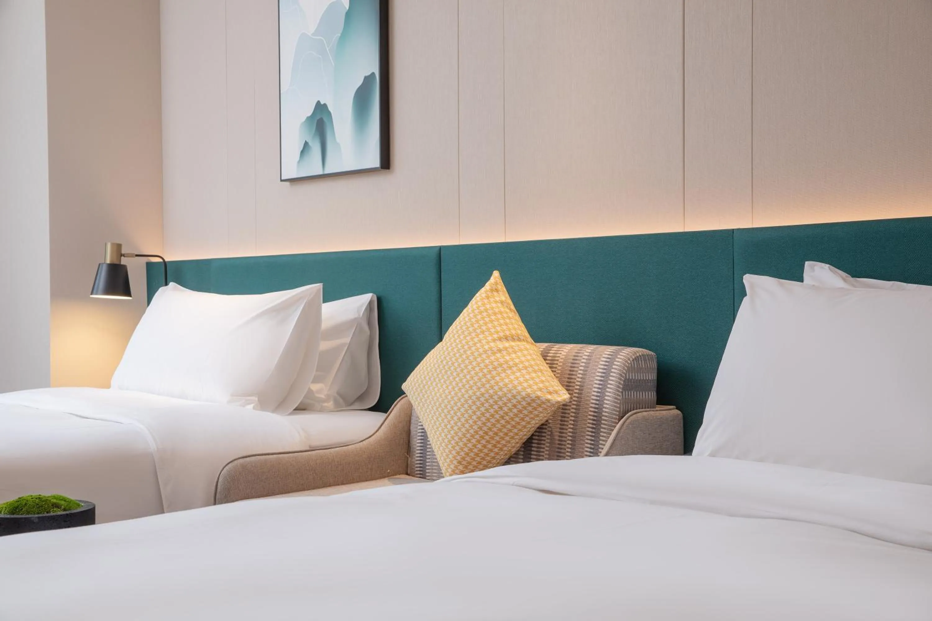 Mountain view, Bed in Hilton Garden Inn Zhangjiajie Wulingyuan