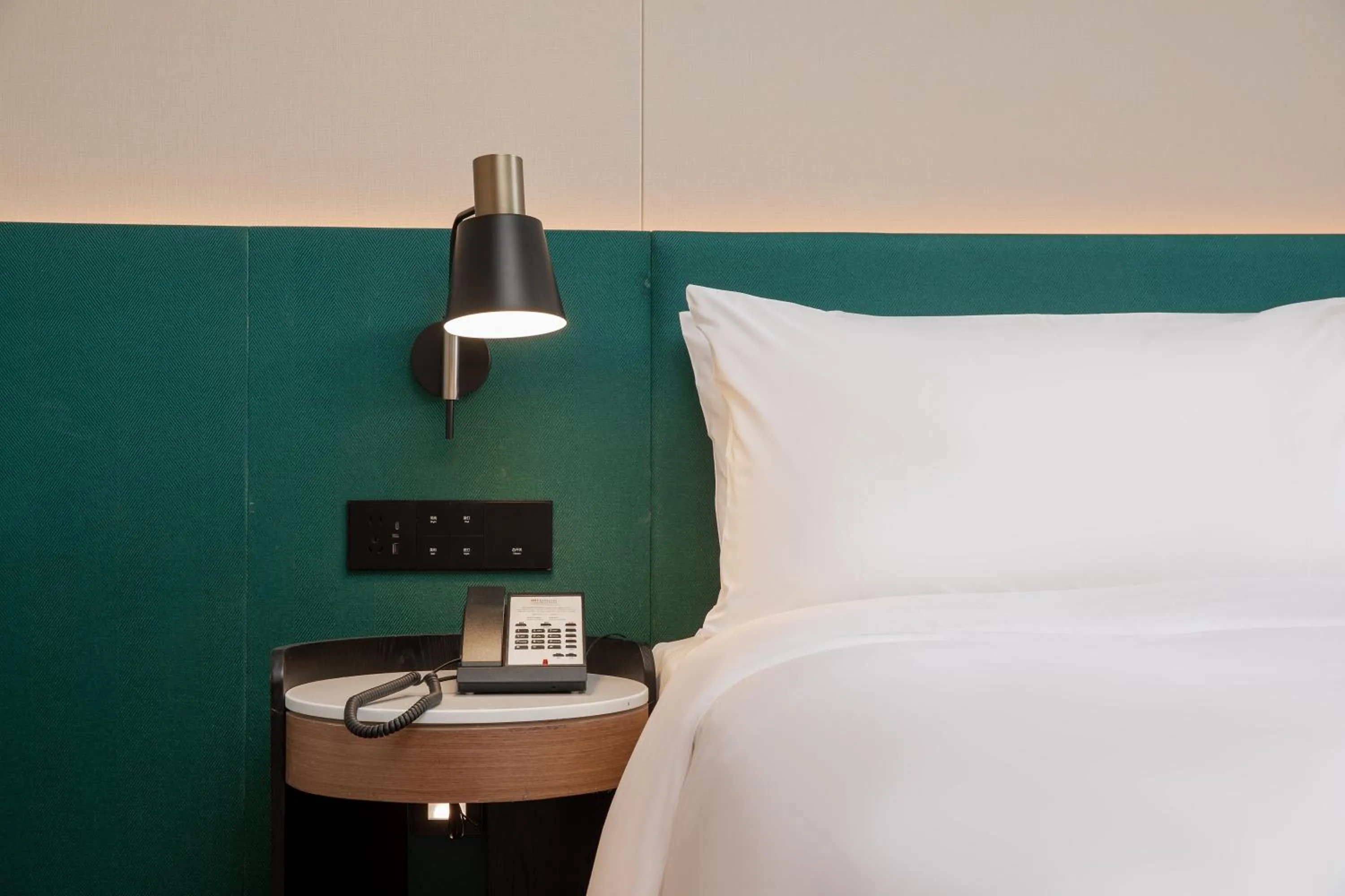 Mountain view, Bed in Hilton Garden Inn Zhangjiajie Wulingyuan