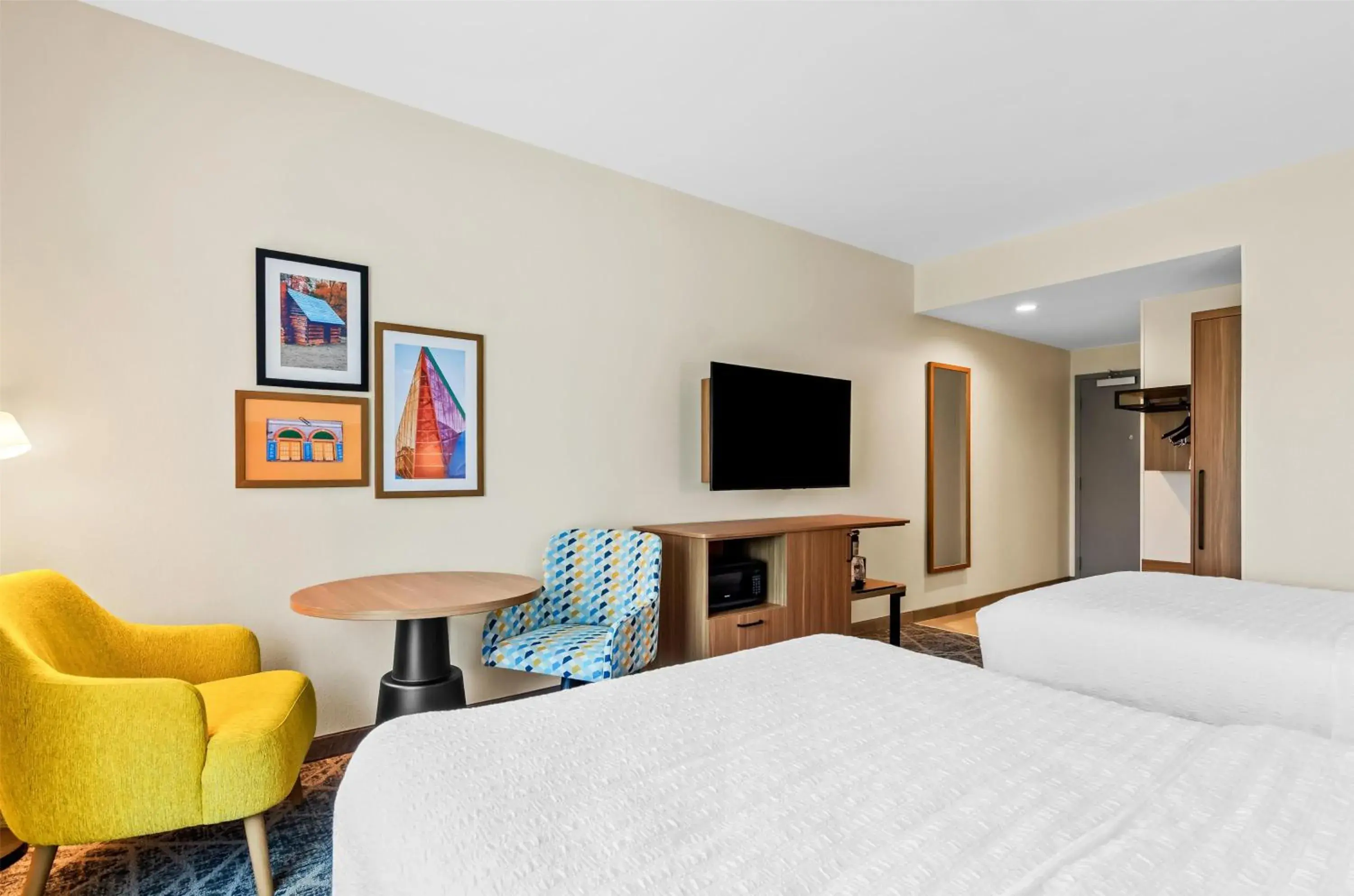 Bed in Hampton Inn Daleville Bed in Hampton Inn Daleville