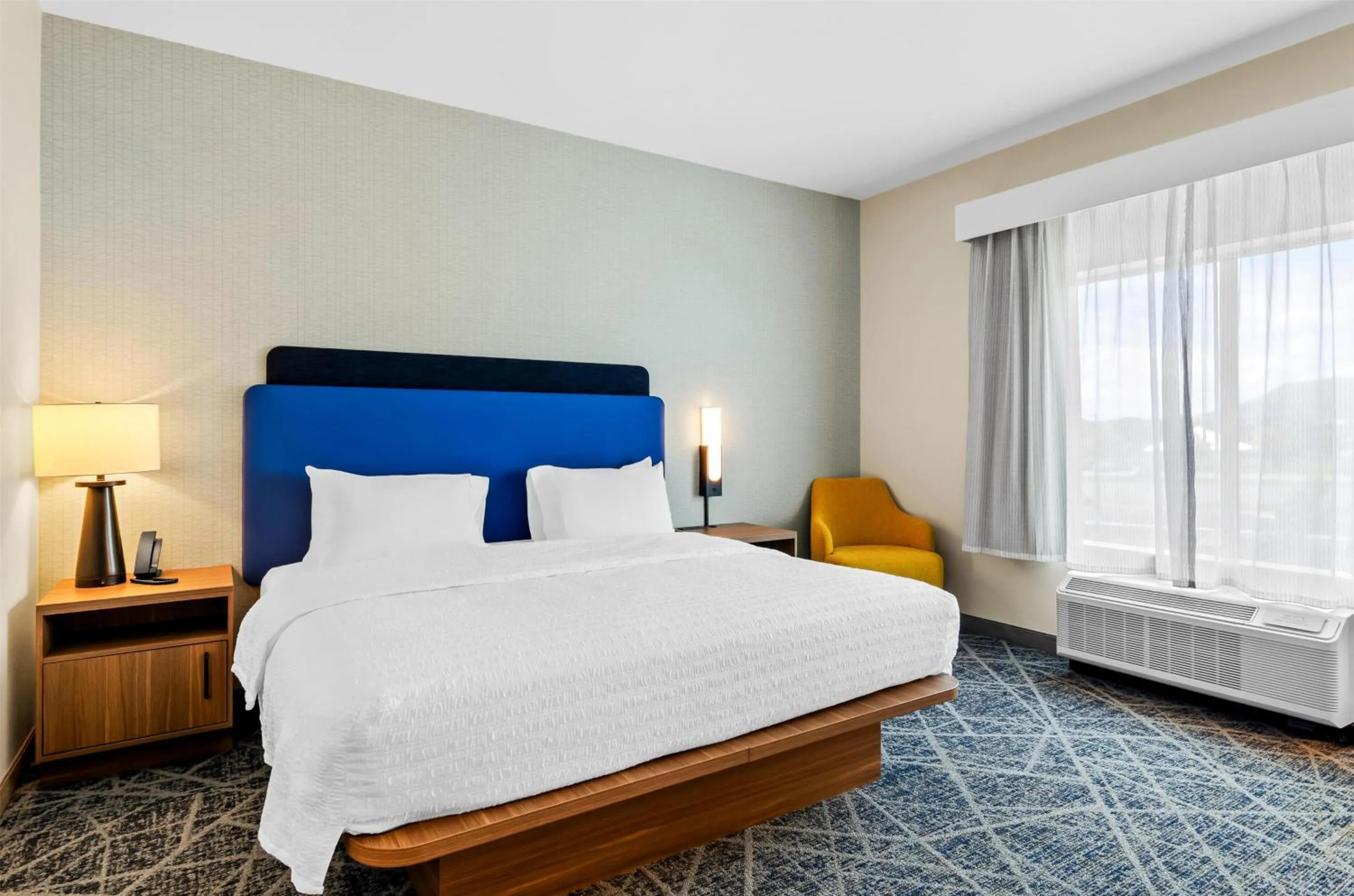 Bed in Hampton Inn Daleville