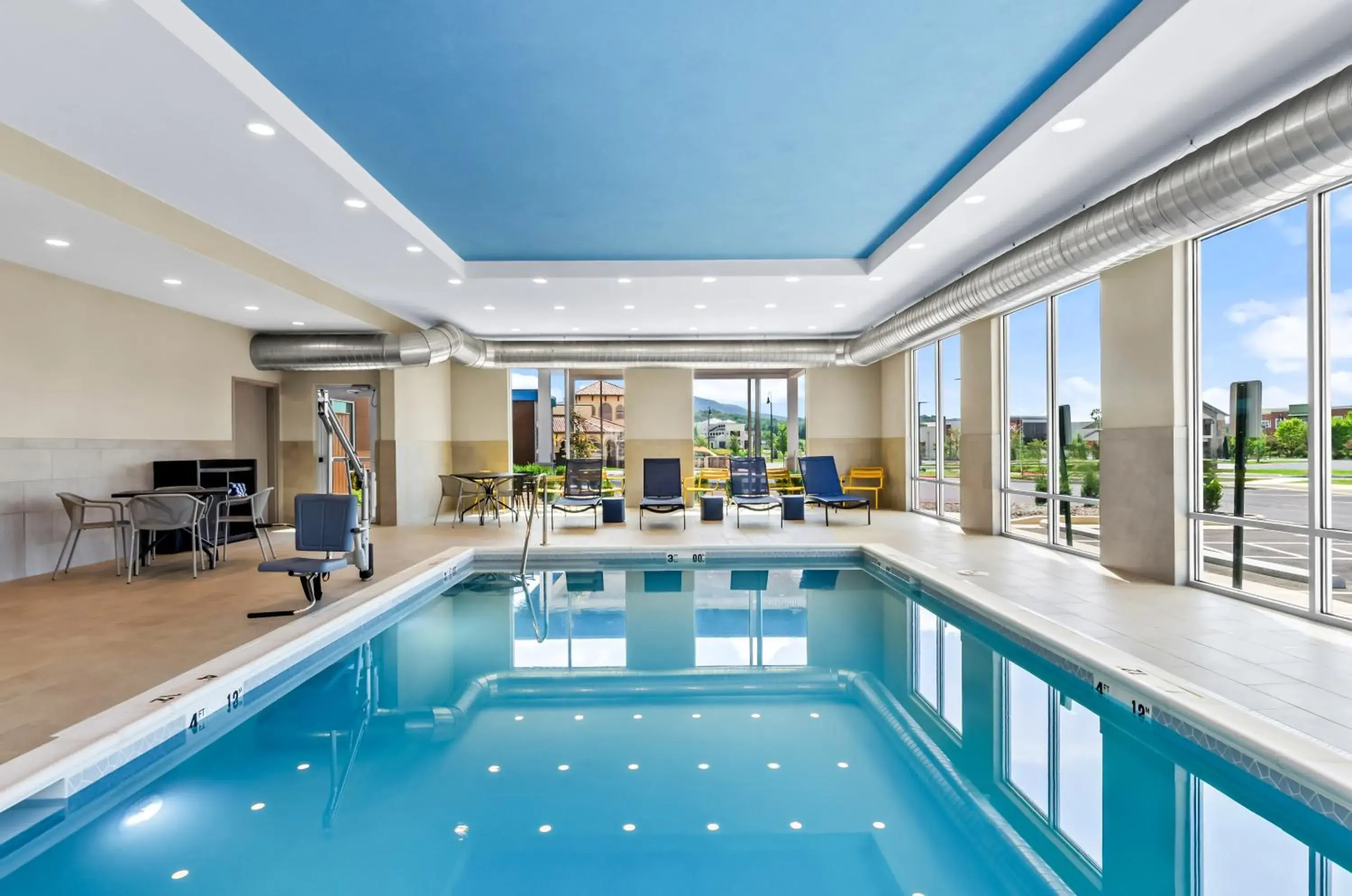 Swimming pool in Hampton Inn Daleville Swimming pool in Hampton Inn Daleville