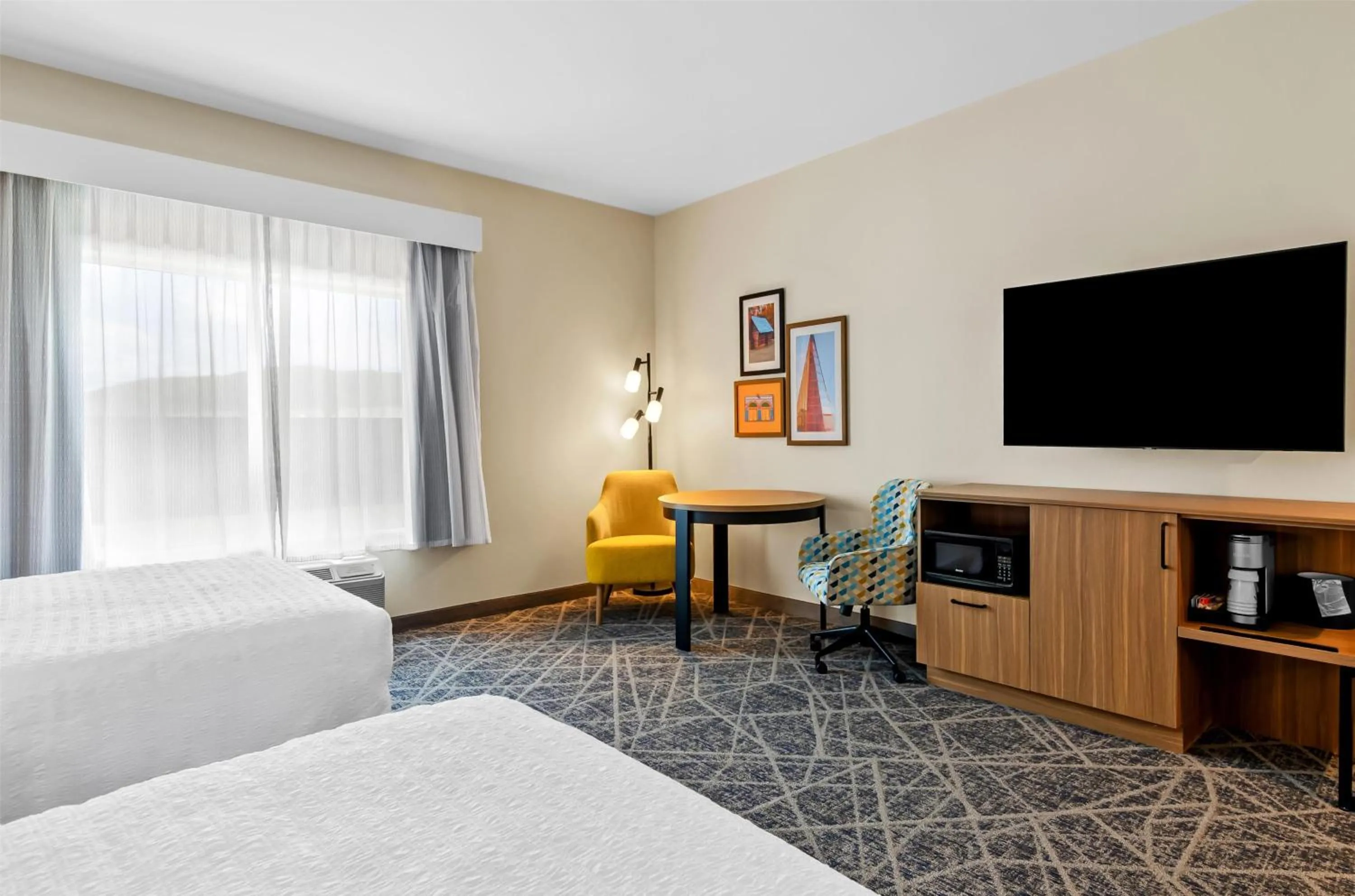 Bed in Hampton Inn Daleville