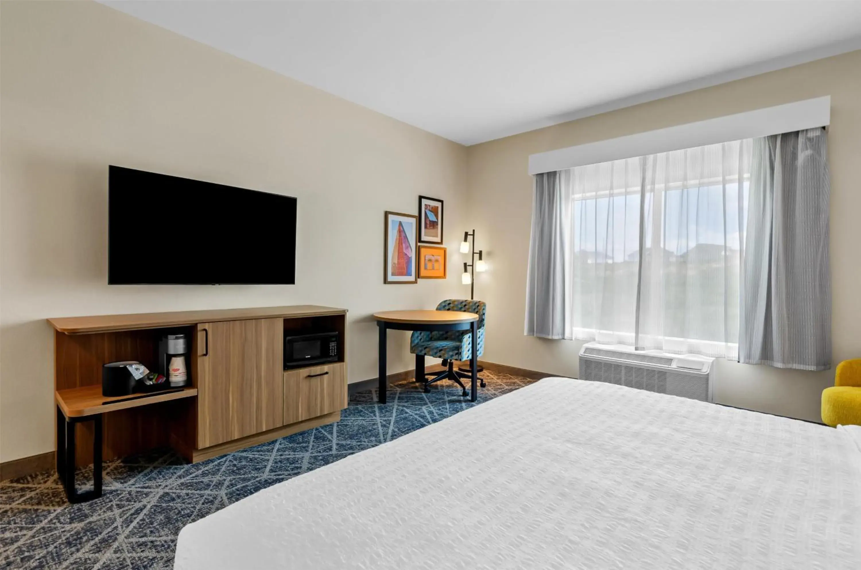 Bed in Hampton Inn Daleville Bed in Hampton Inn Daleville