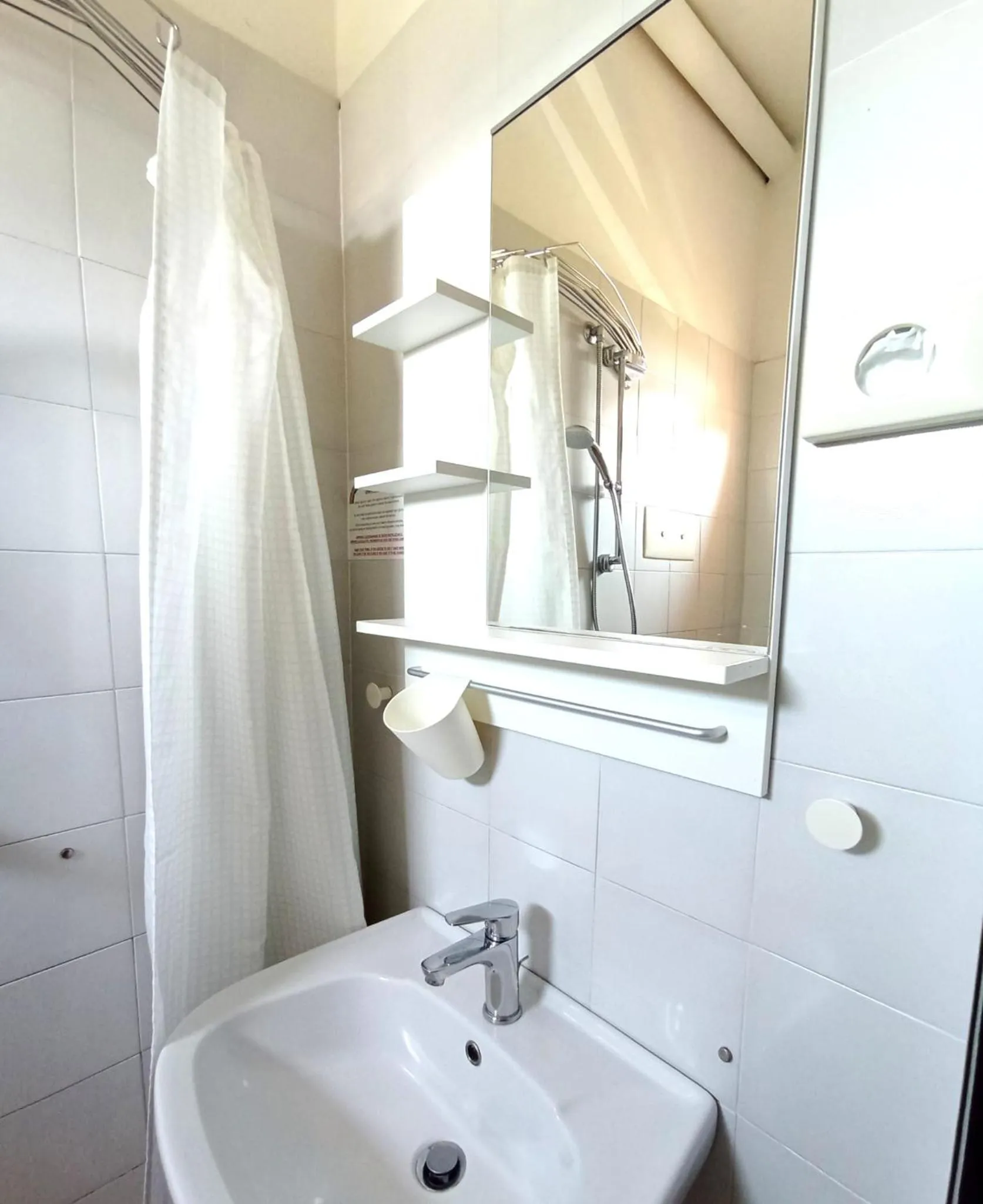 Shower in Villa Gioiosa Beach & Water Park B&B