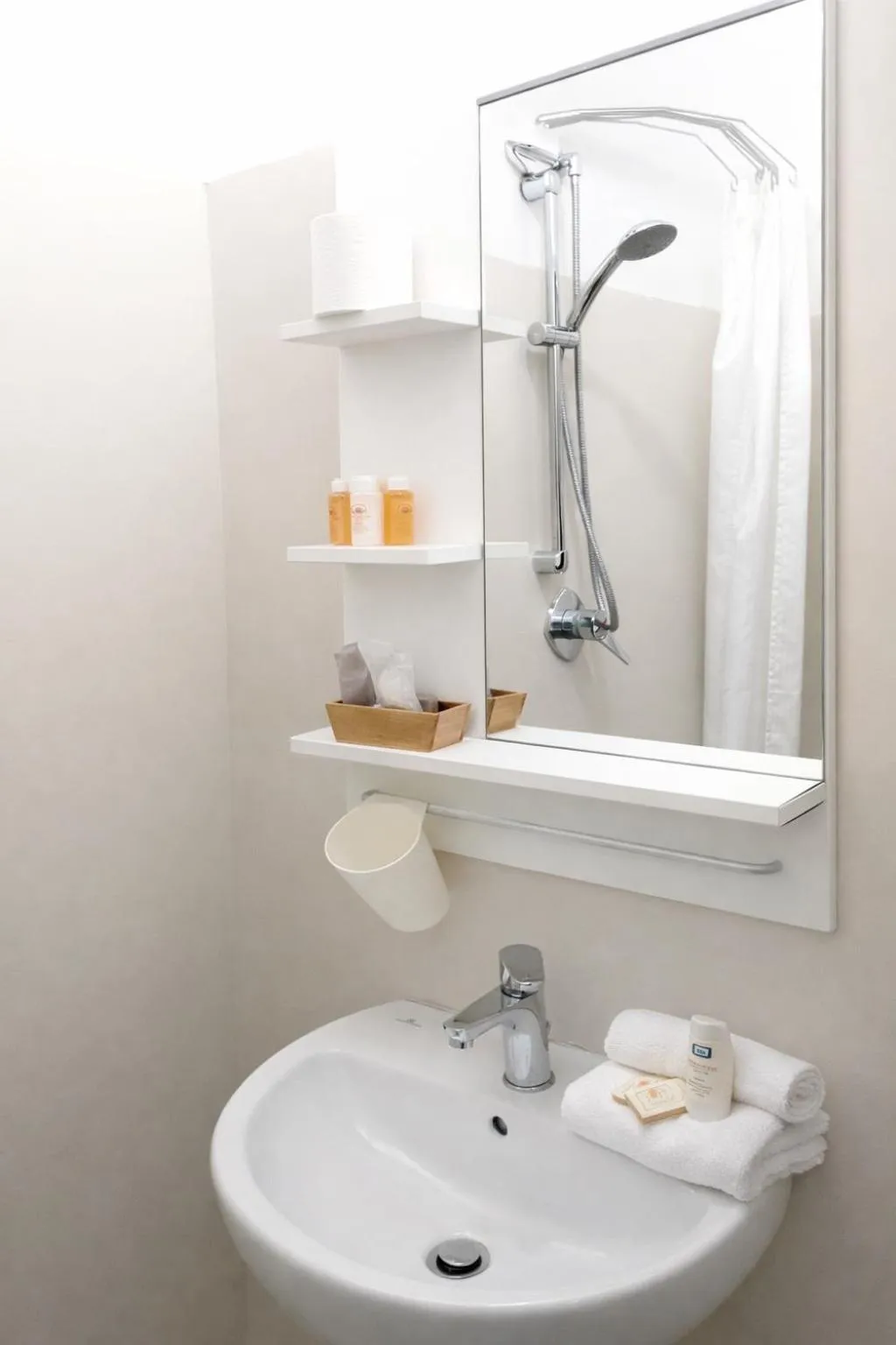 Shower in Hotel Villa Gioiosa - Beach & Bistrot