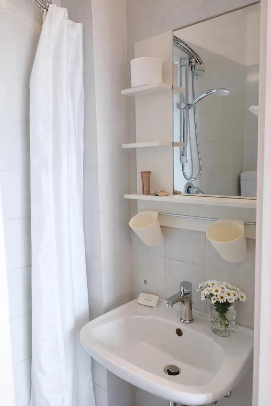 Shower in Hotel Villa Gioiosa - Beach & Bistrot