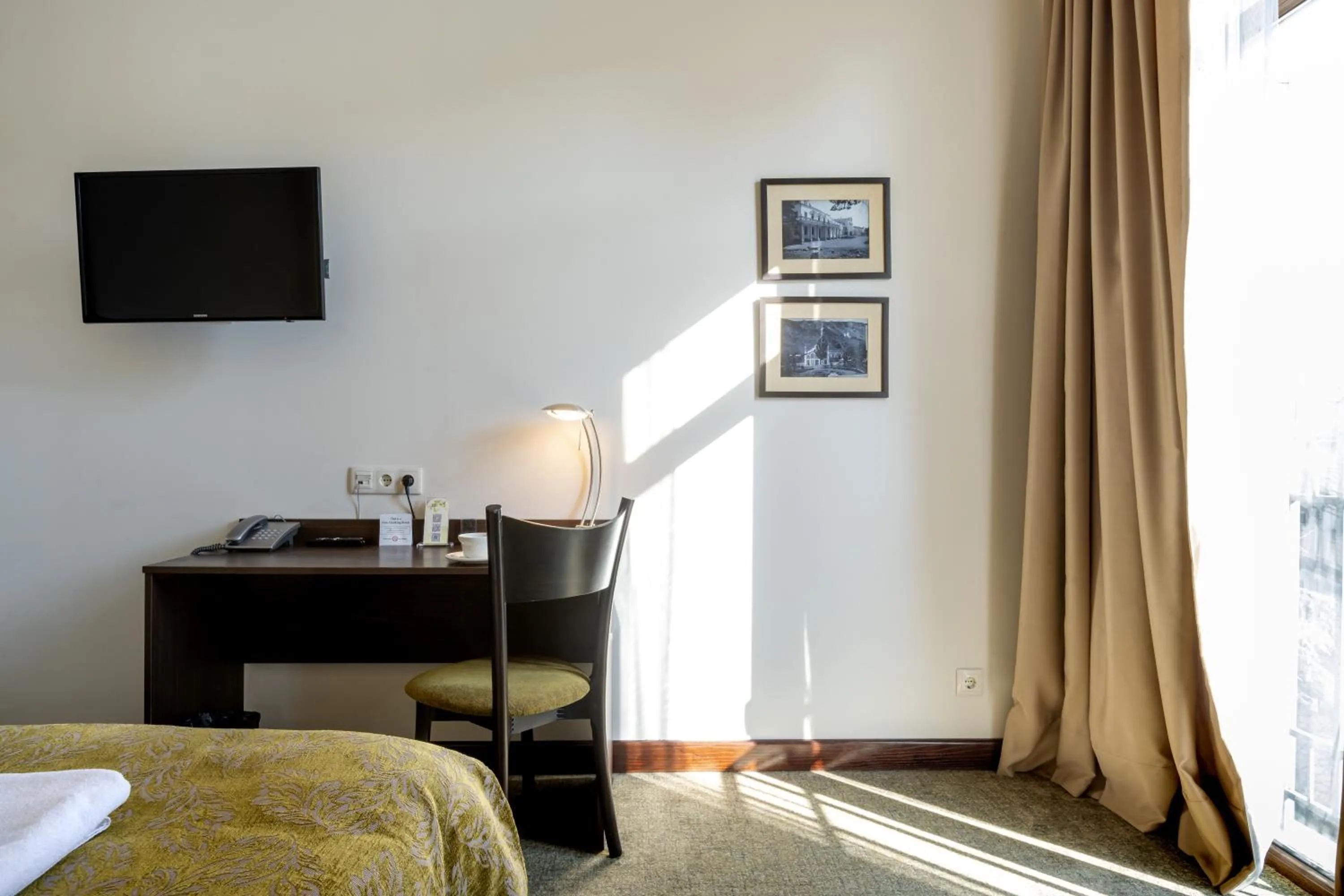 TV and multimedia, Bed in Citrus Hotel