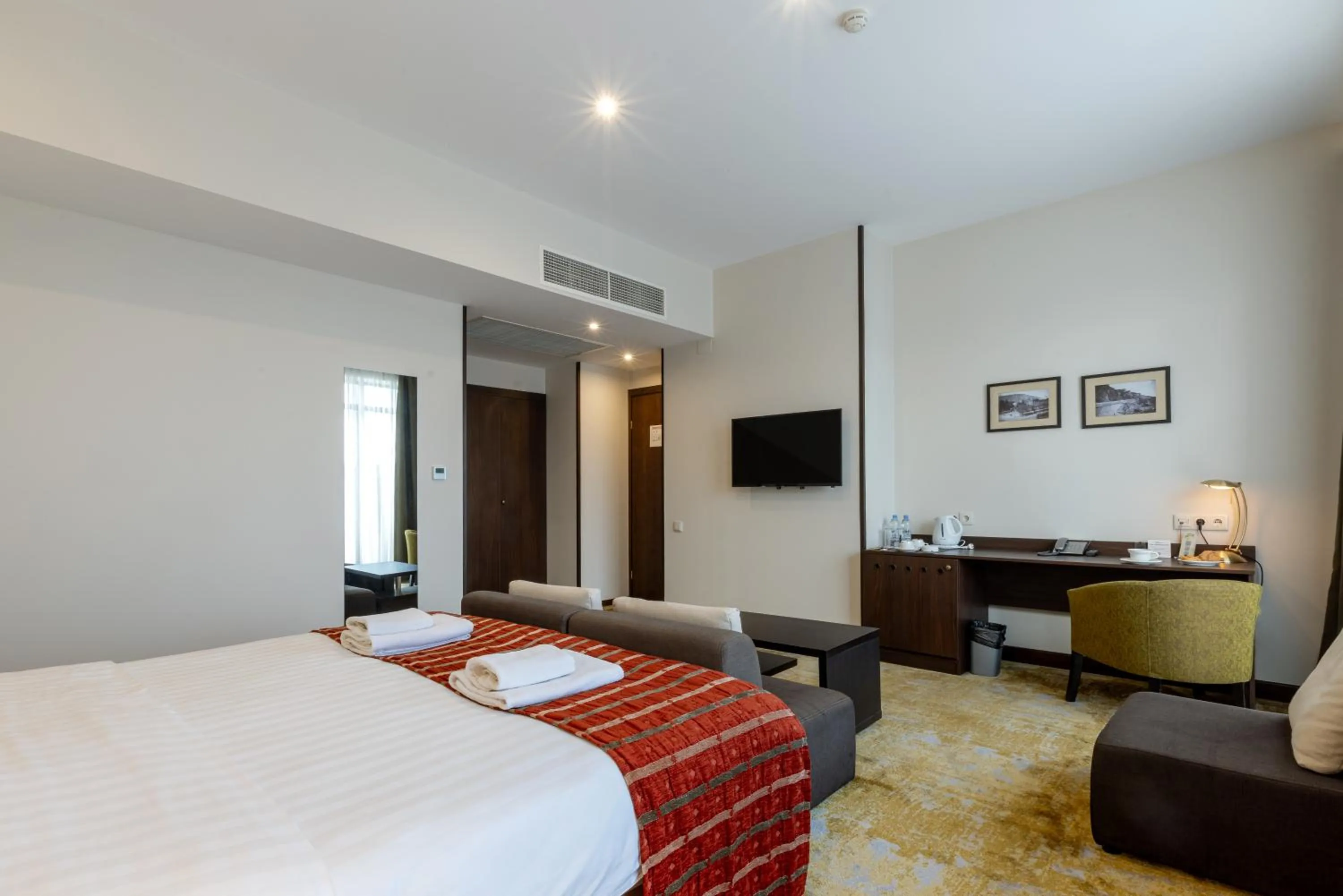 Photo of the whole room, Bed in Citrus Hotel