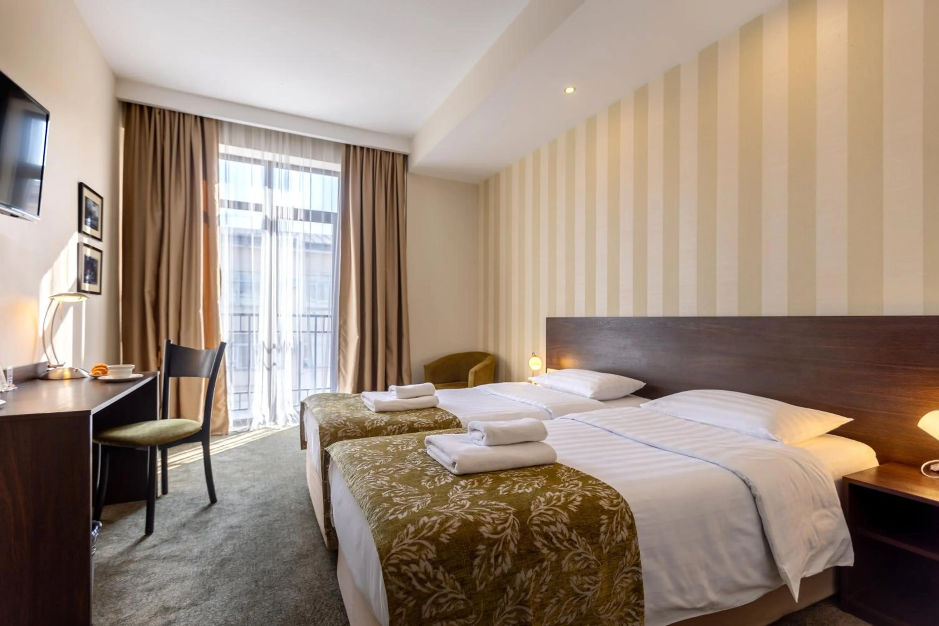 Photo of the whole room, Bed in Citrus Hotel