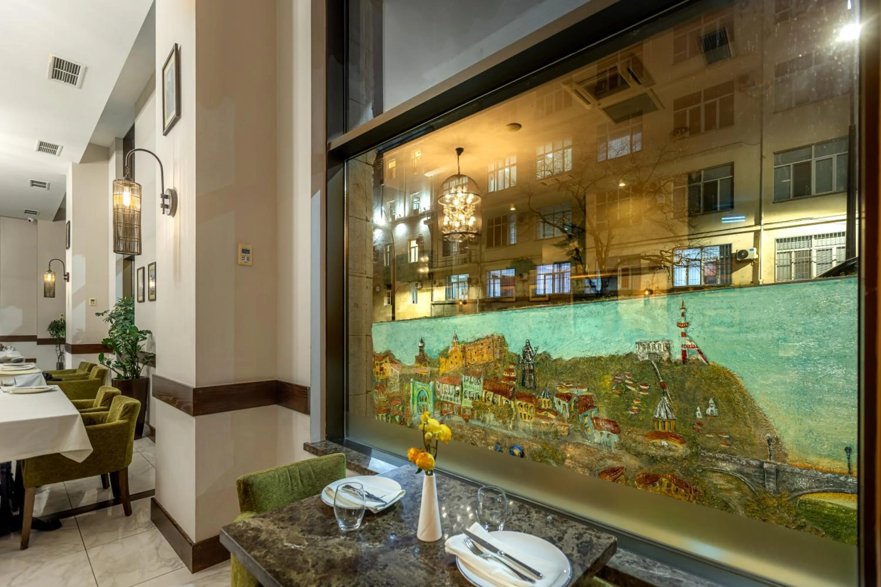 Restaurant/places to eat in Citrus Hotel