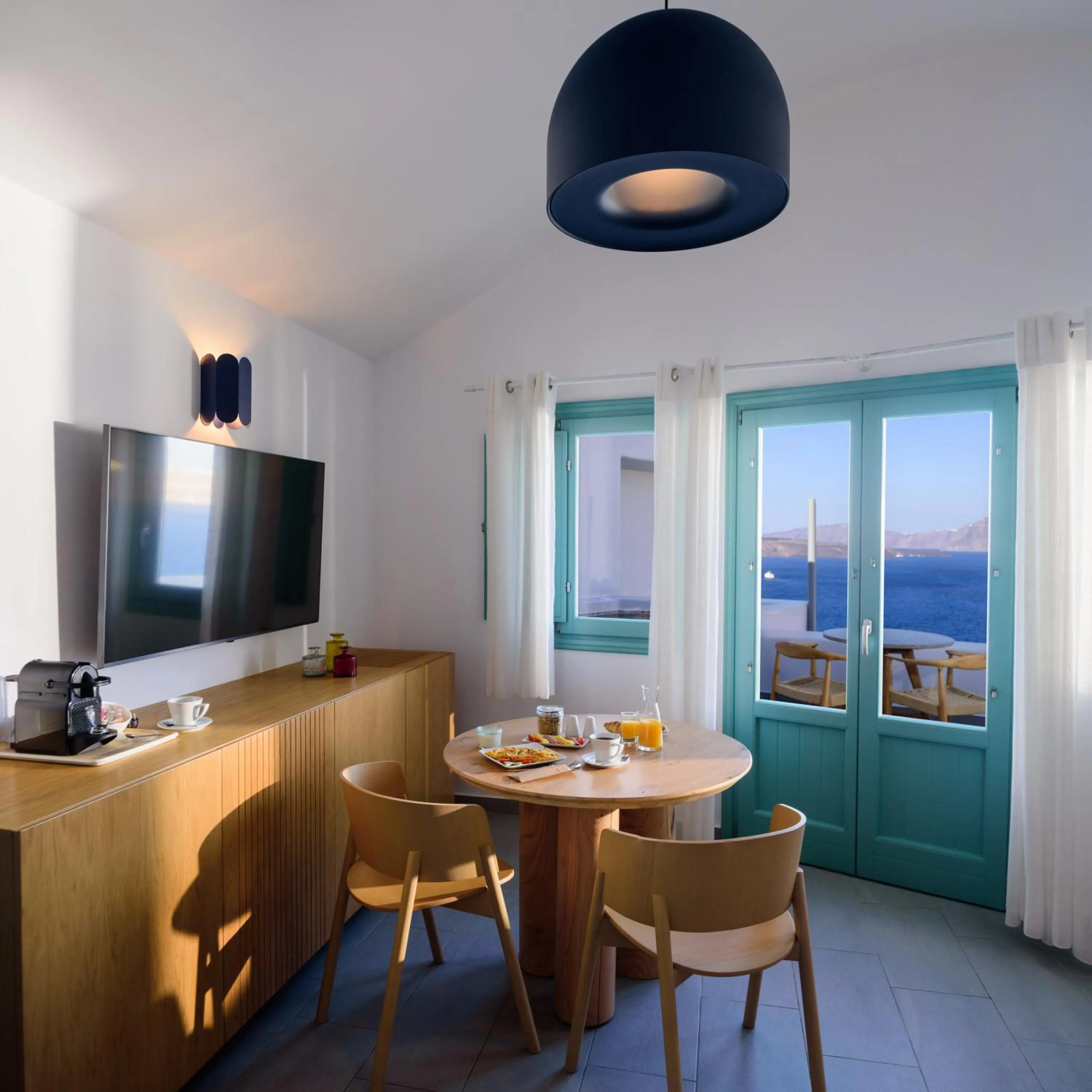 TV and multimedia in Neptune Luxury Suites