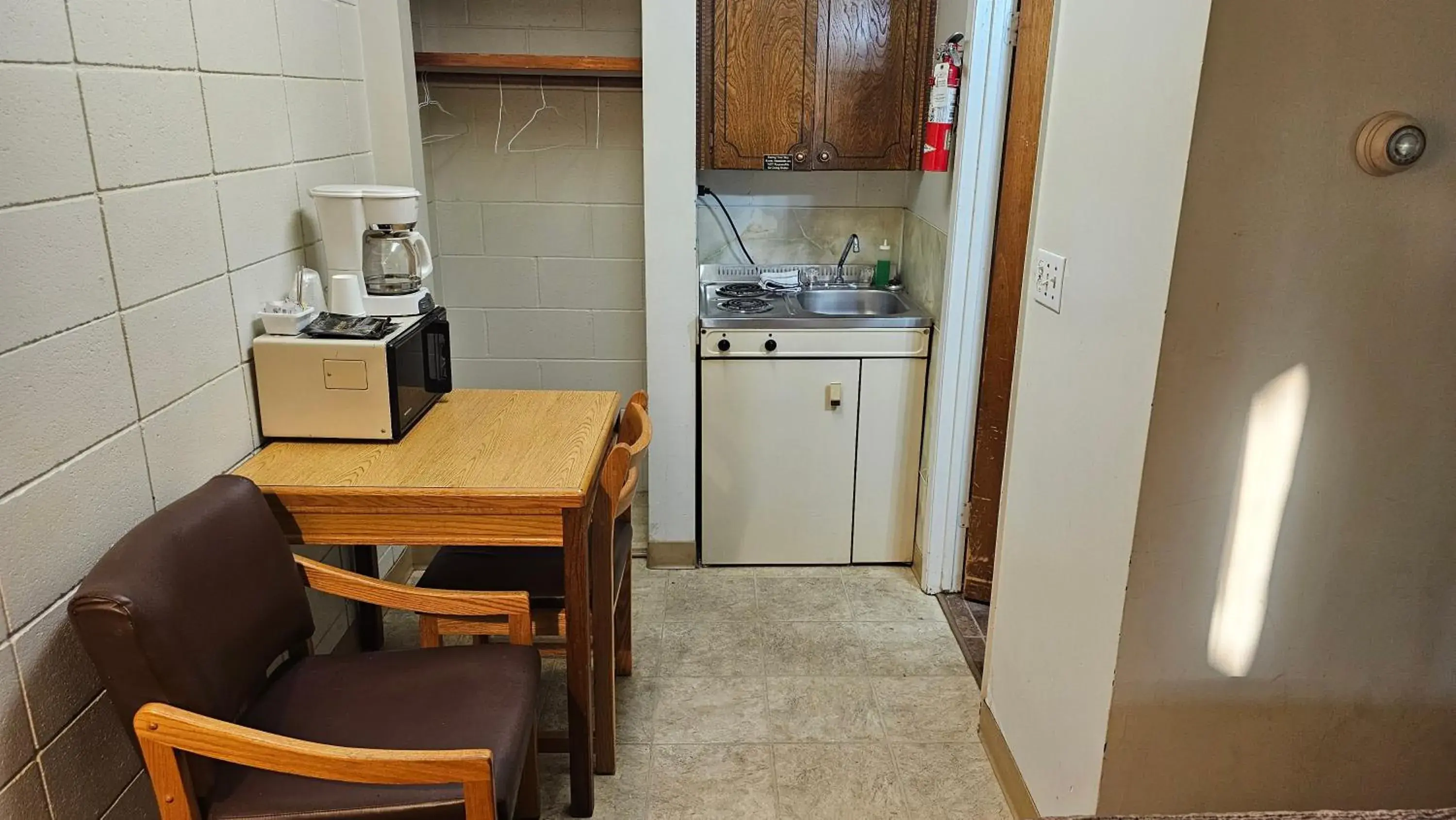 Deluxe Double Room in Camelot Court Motel Deluxe Double Room in Camelot Court Motel