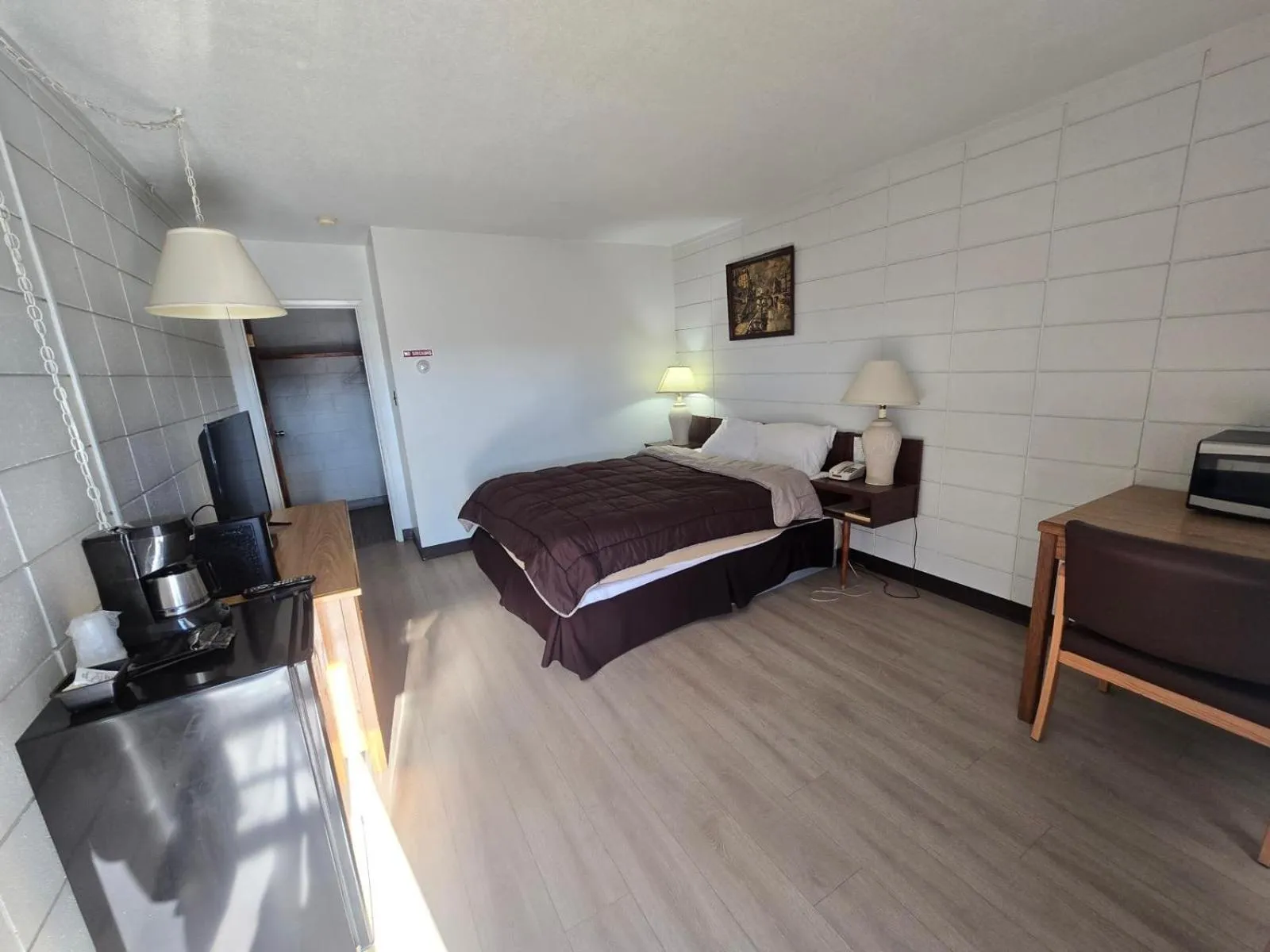 Bed in Camelot Court Motel