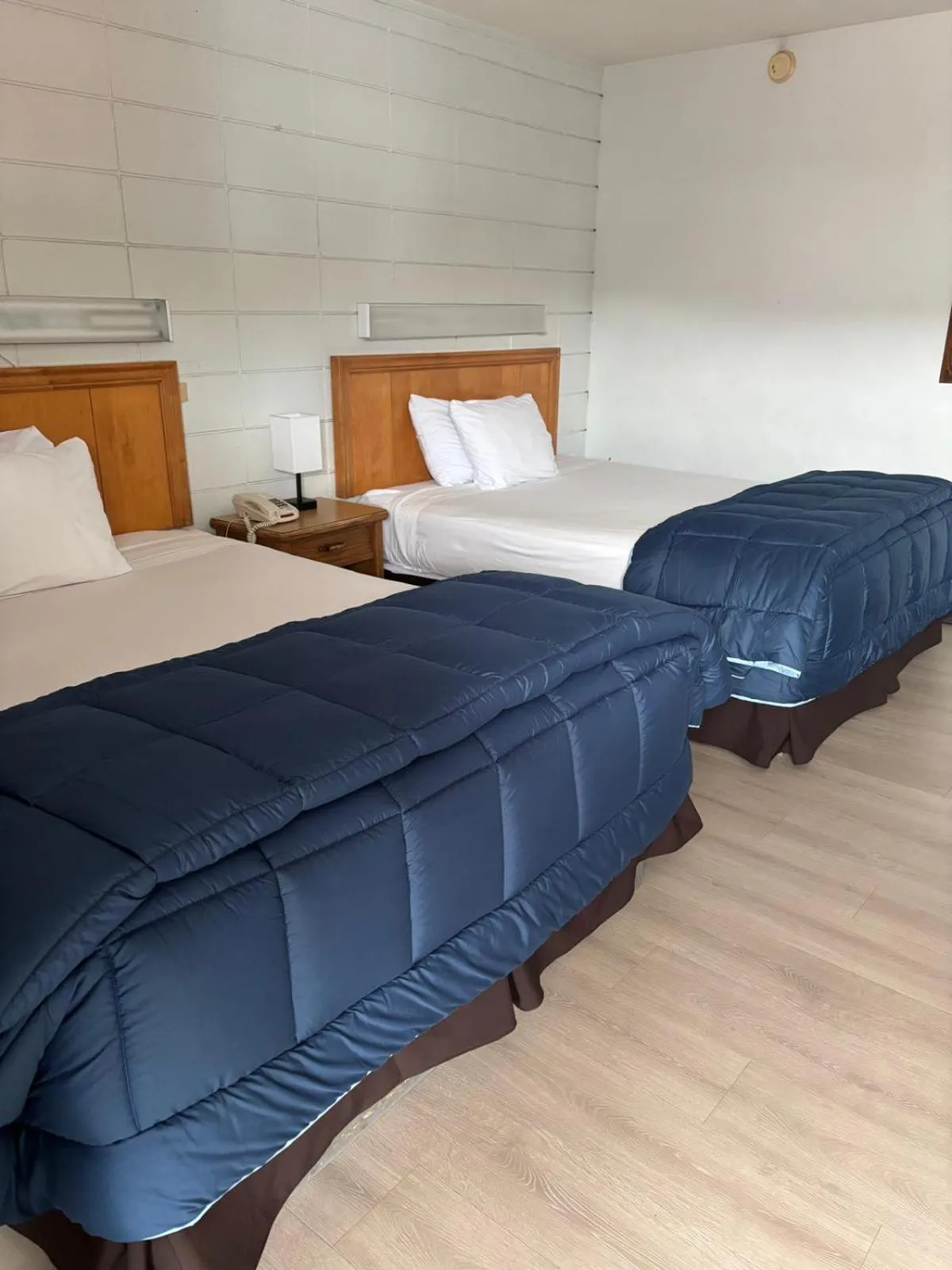 Bed in Camelot Court Motel