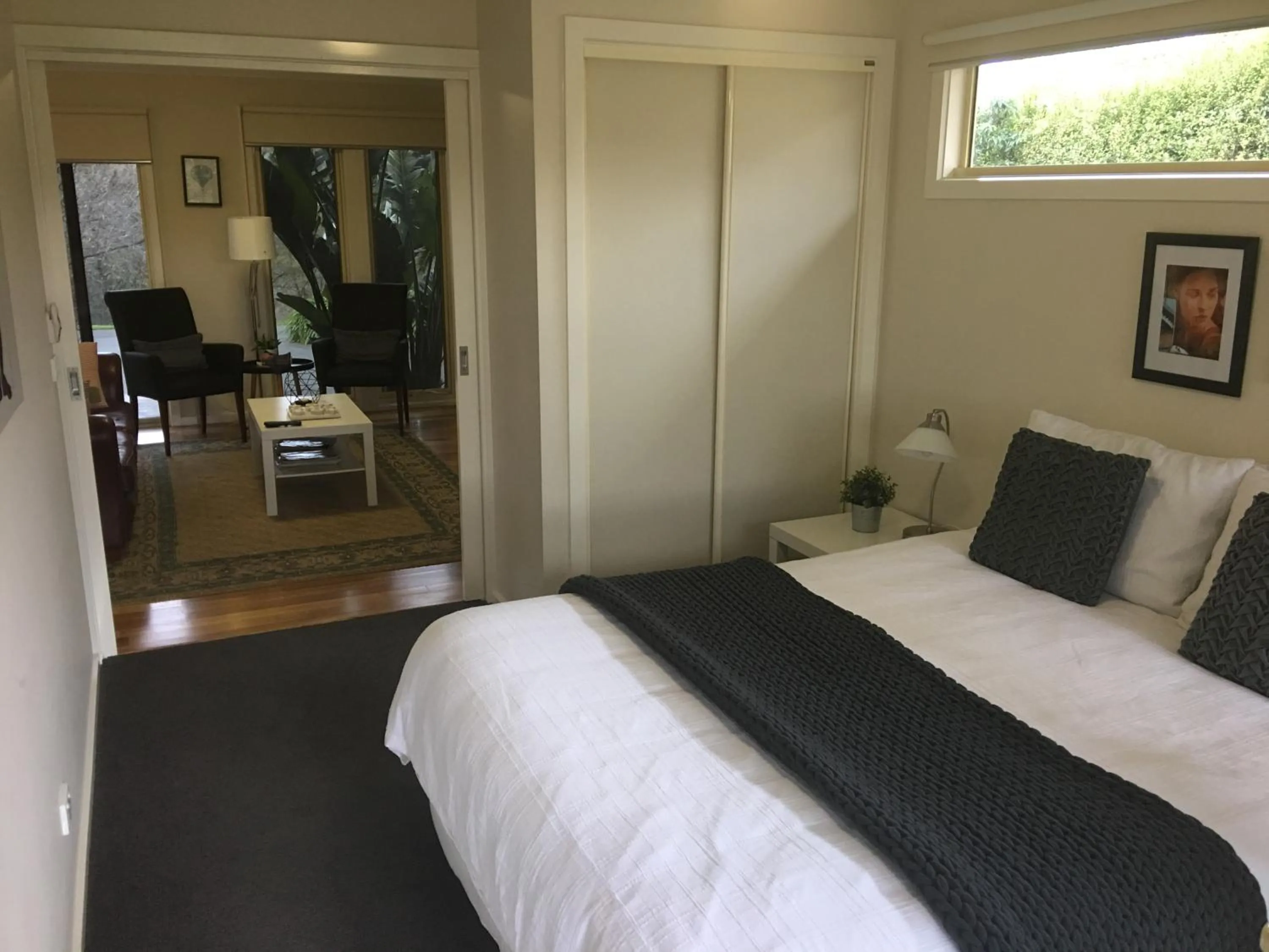 Photo of the whole room, Bed in Emerald Ridge