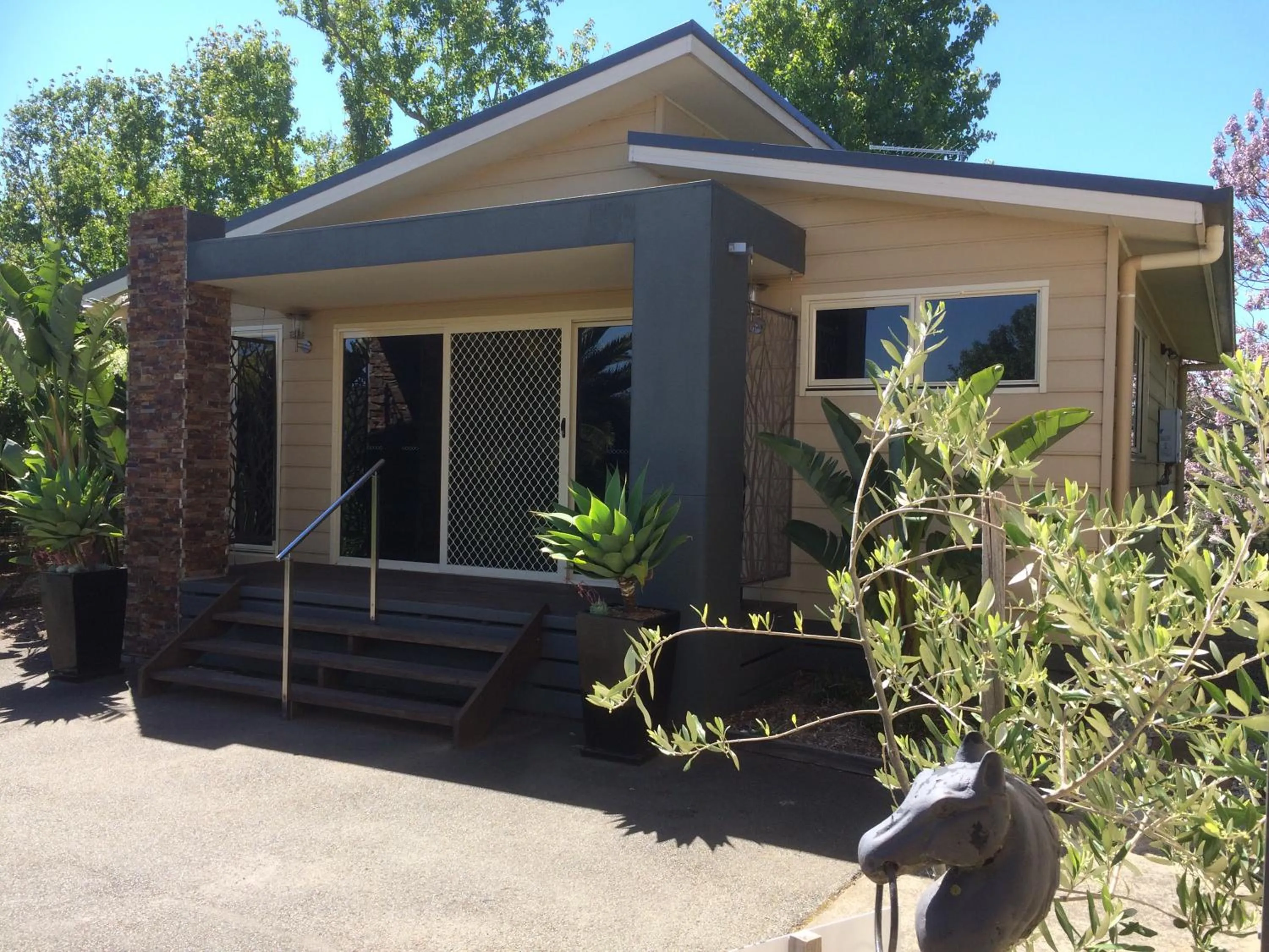Facade/entrance in Emerald Ridge