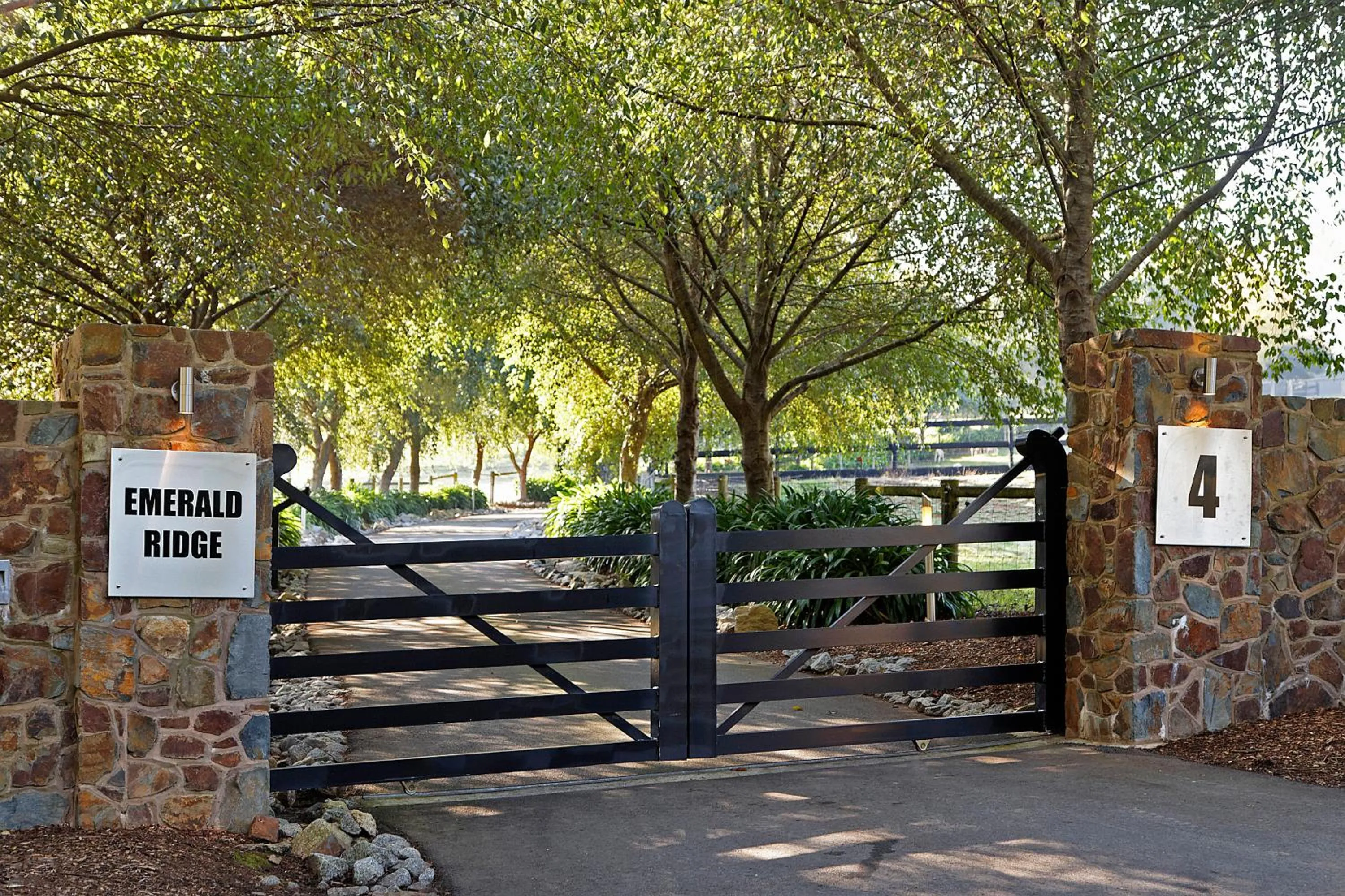 Facade/entrance in Emerald Ridge