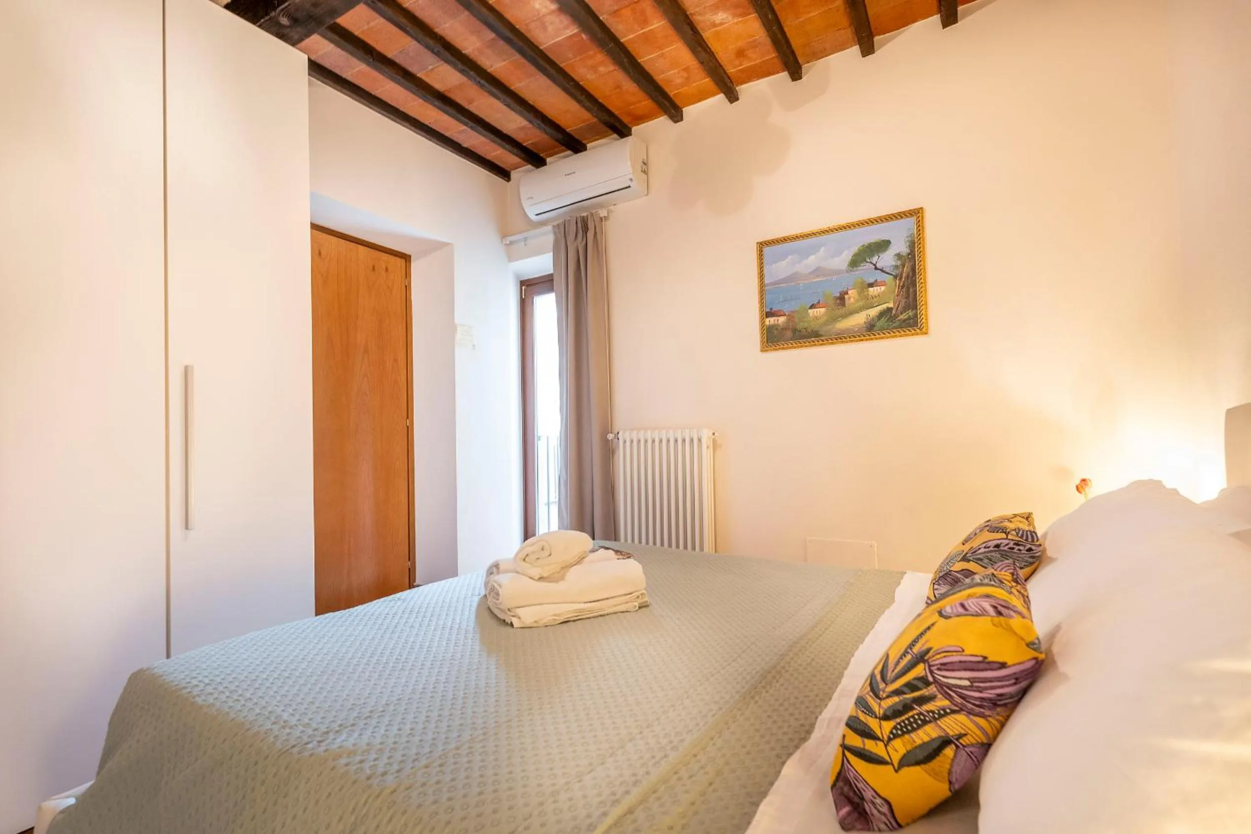 Bedroom, Bed in La Finestra d'Arezzo