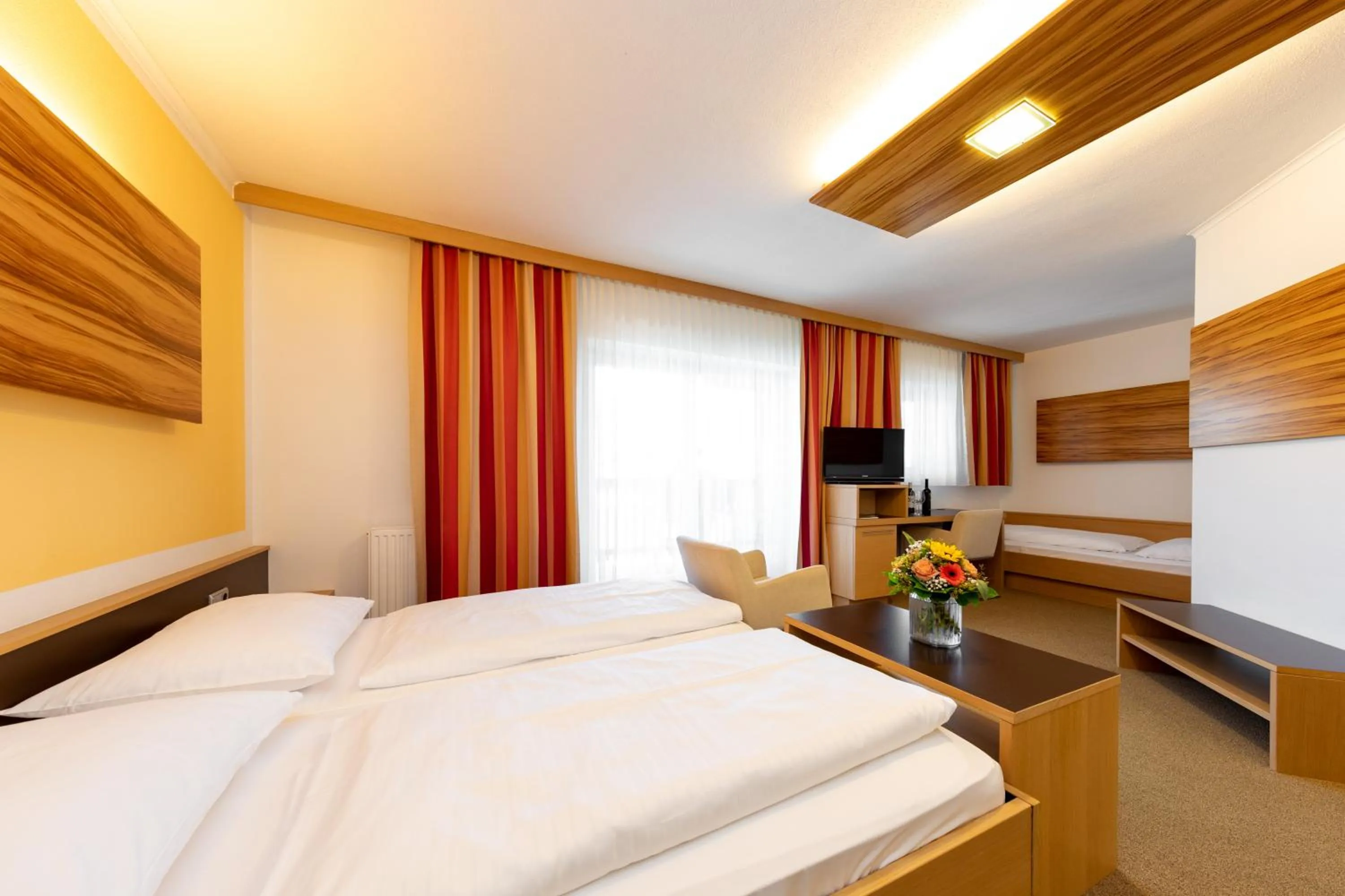 Bathroom, Bed in Der Trattner - Hotel Trattnerhof & Hotel Schöcklblick