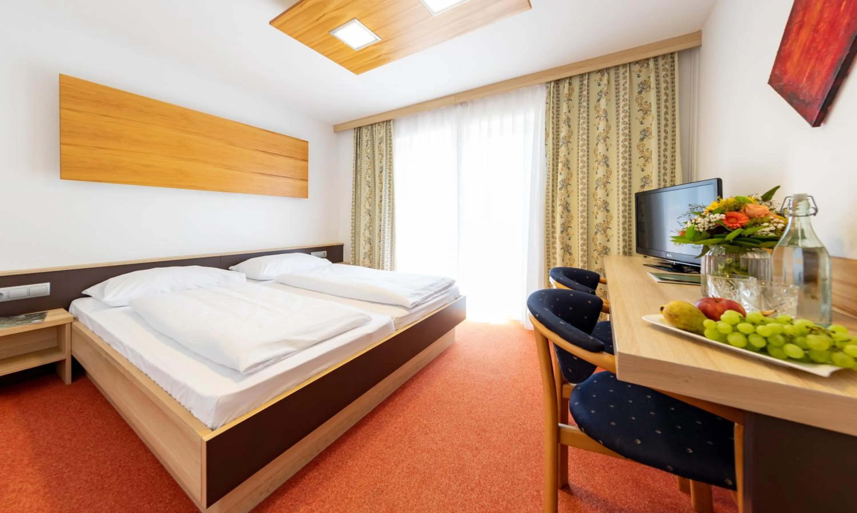 Balcony/Terrace, Bed in Der Trattner - Hotel Trattnerhof & Hotel Schöcklblick