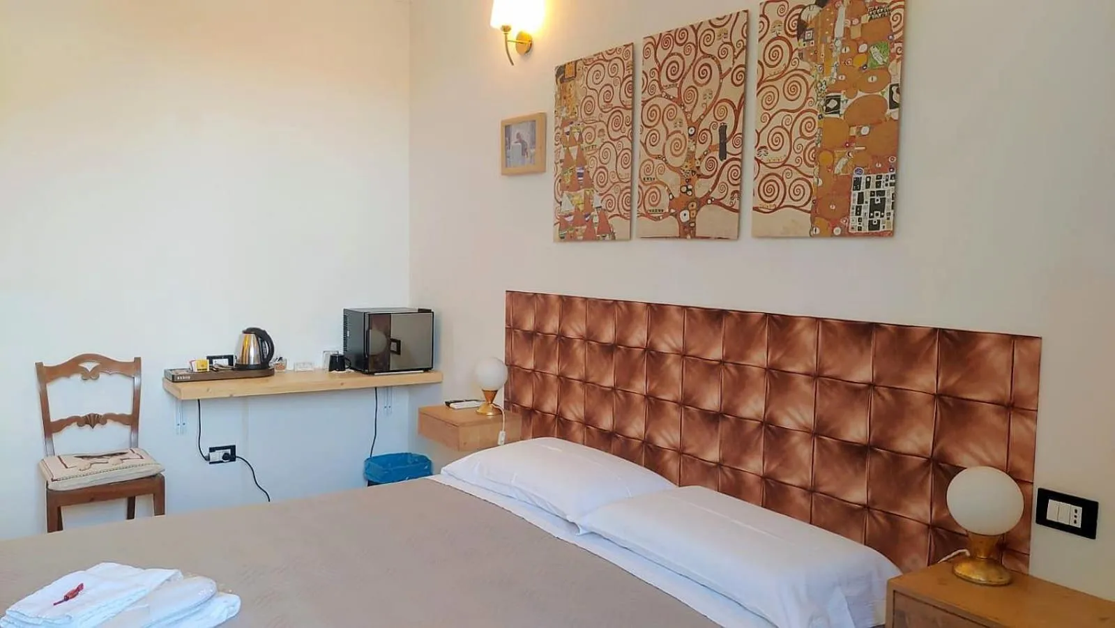 Shower, Bed in Villa Liberty B&B