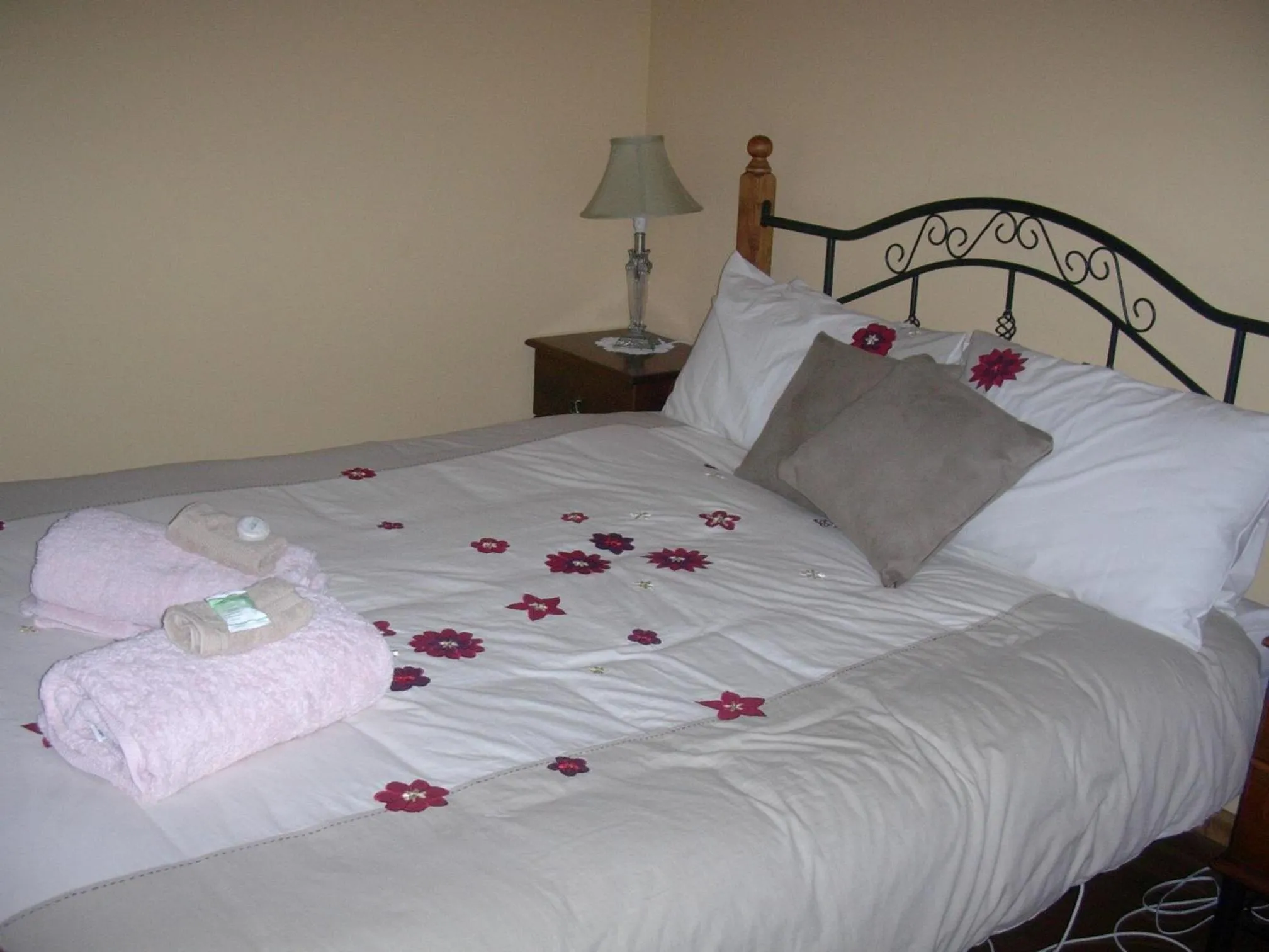 Bed in Kiramli Villas